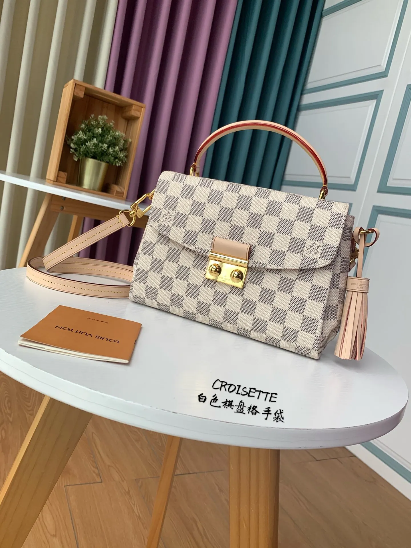 LV 品牌 精工之作 斜挎包 轻便斜挎款