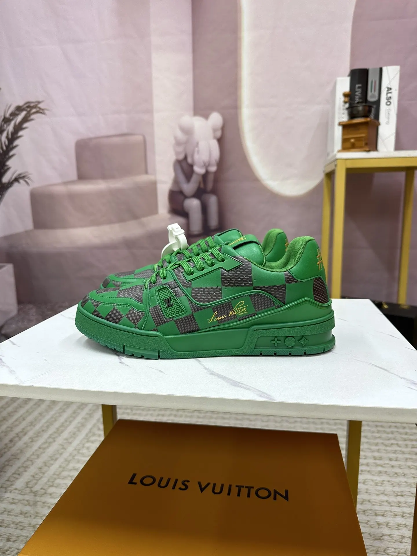 LV Casual Versatile