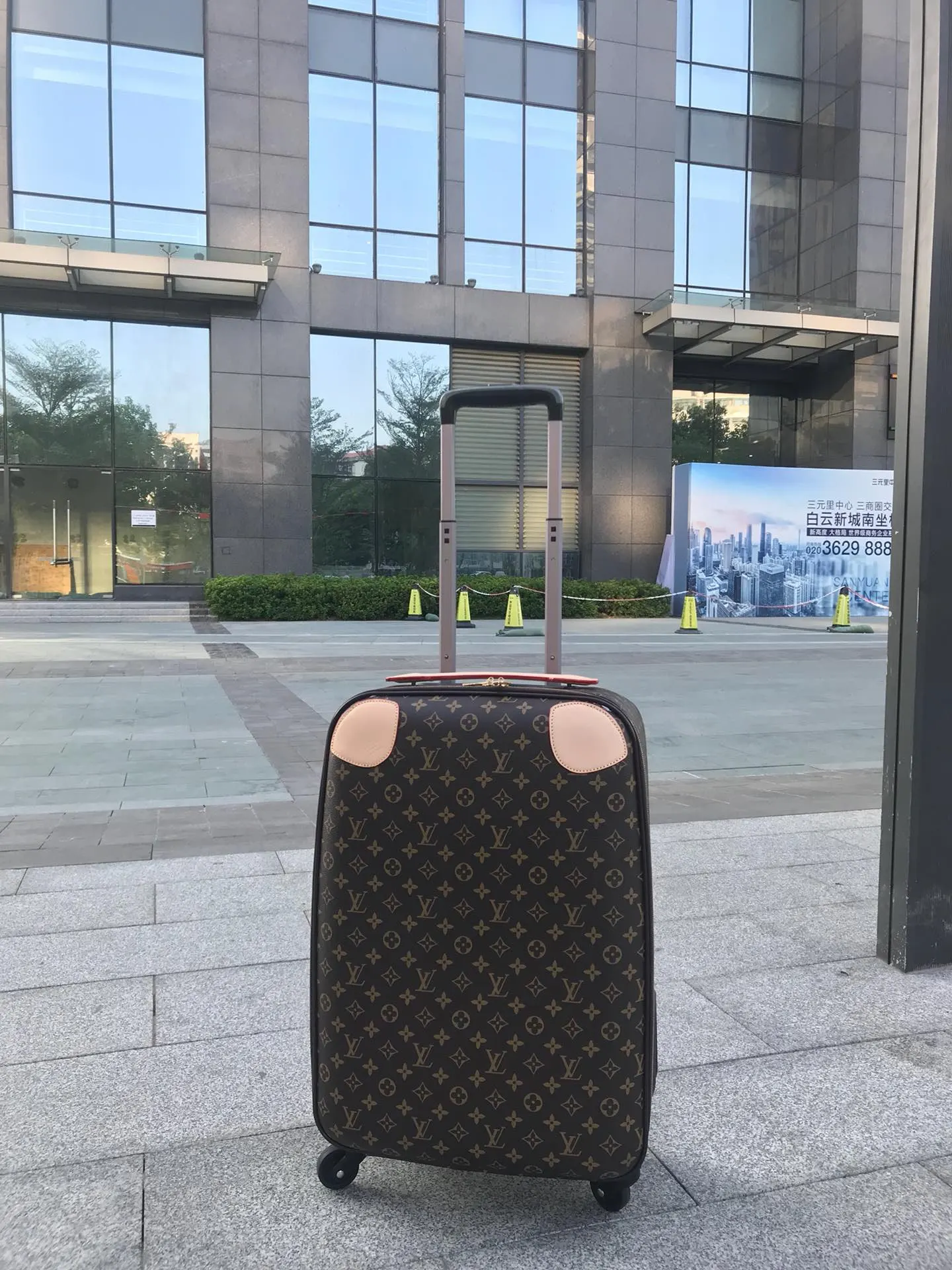 LV 帆布 超耐磨损万向轮 灵活出行 加厚全鋁合金 化妝包 便携收納款