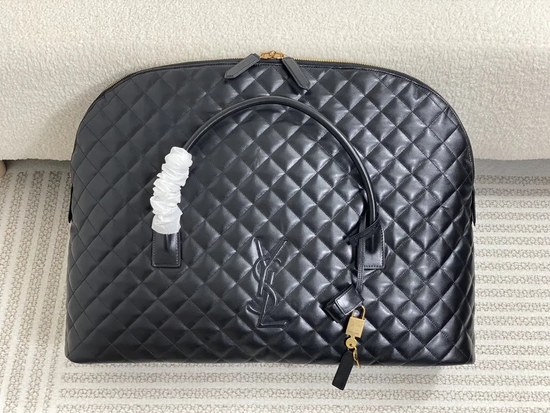 YSL 小牛皮 容量够用 日常搭 也不难 和简单的休閒服搭在 起就很 旅行袋 大容量旅行款