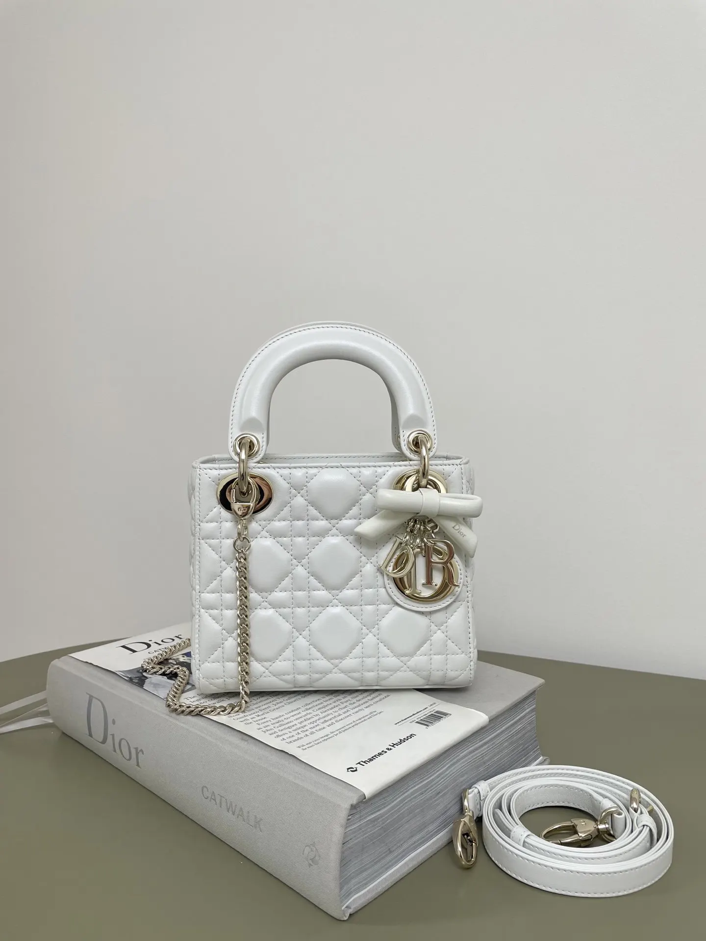 Dior Lady Dior 奶白色羊皮鏈條包 手提斜挎款