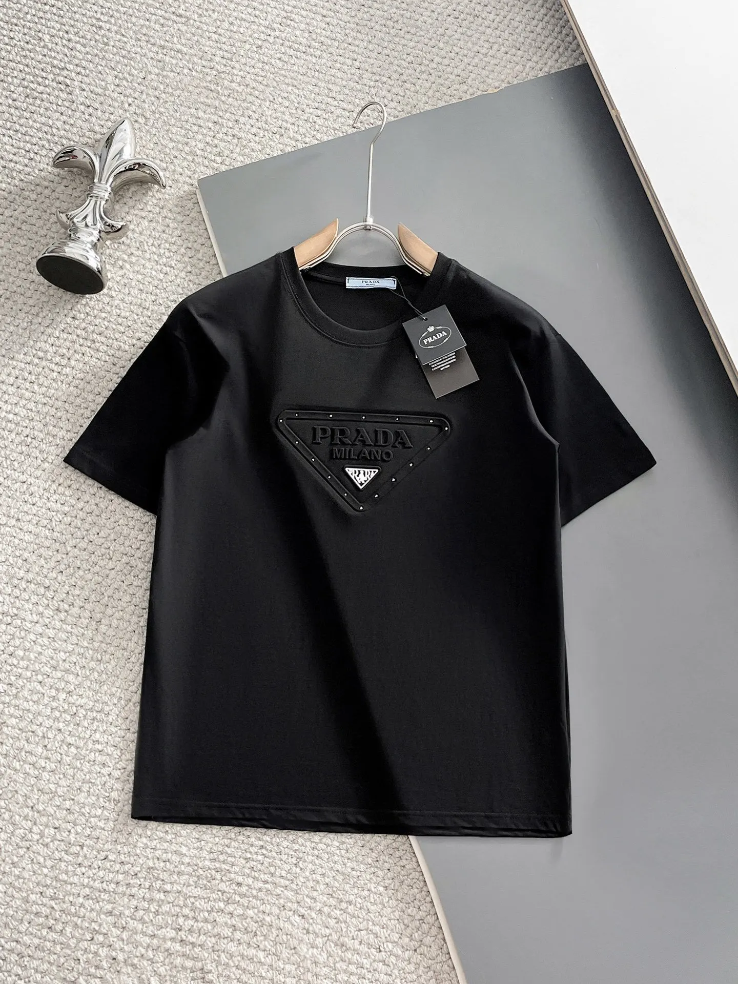 PRADA Logo 短袖T恤 休閒百搭款