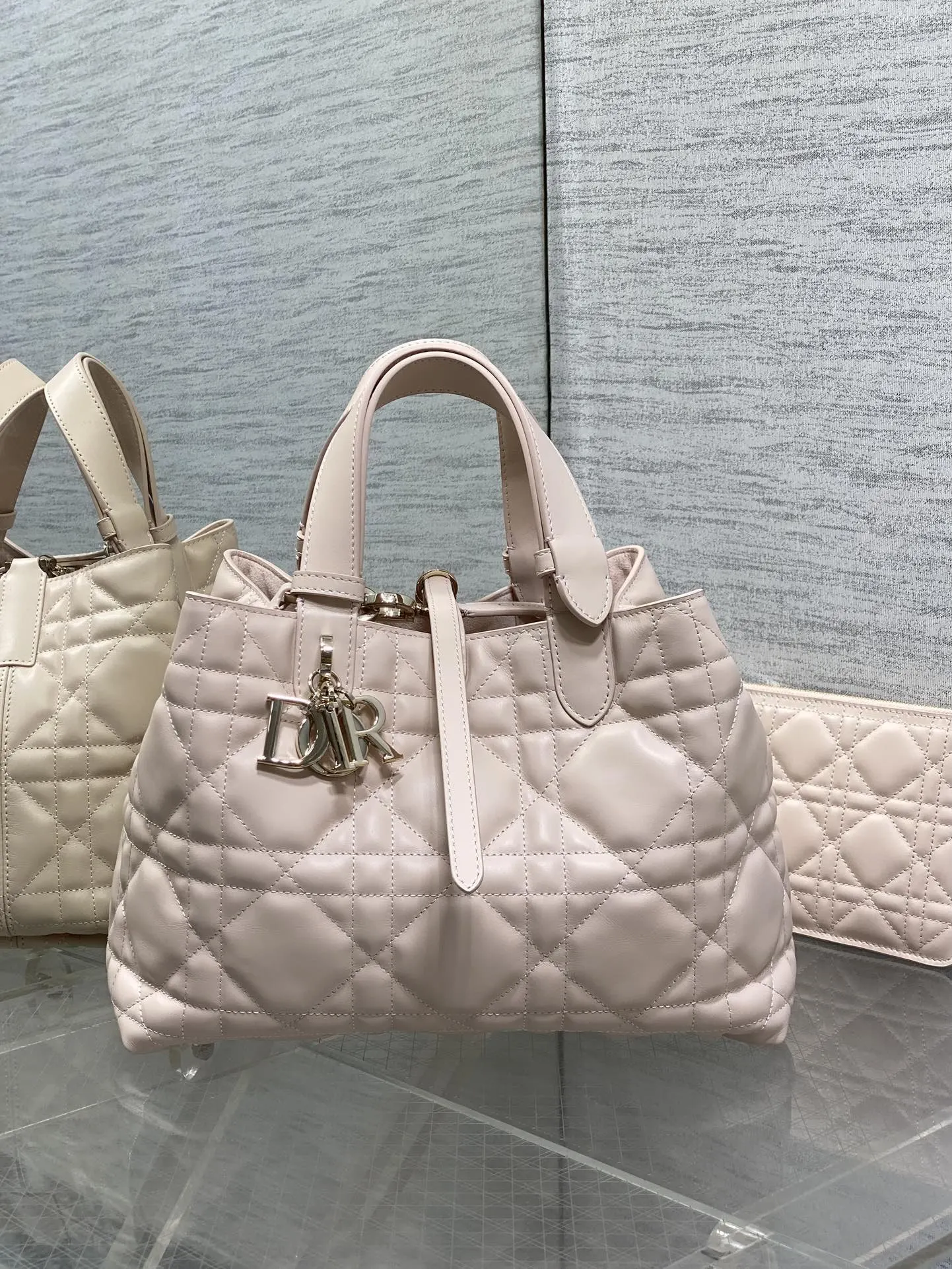 小牛皮 中号 Toujours系列秋冬最新粉 有点太美 收納包 旅行收納款