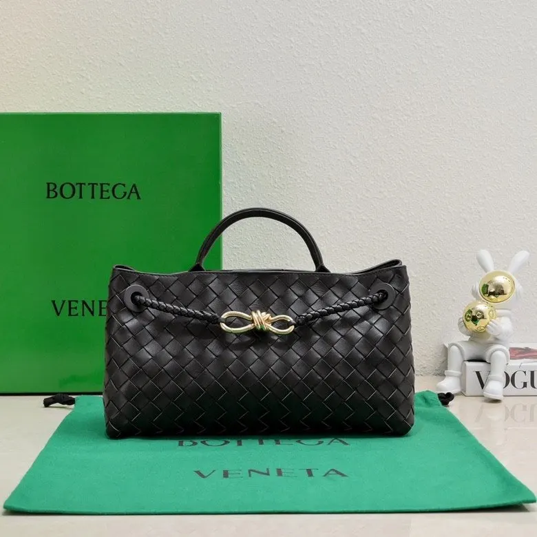 Bottega Veneta 金色 羊皮 斜背包 輕便斜挎款