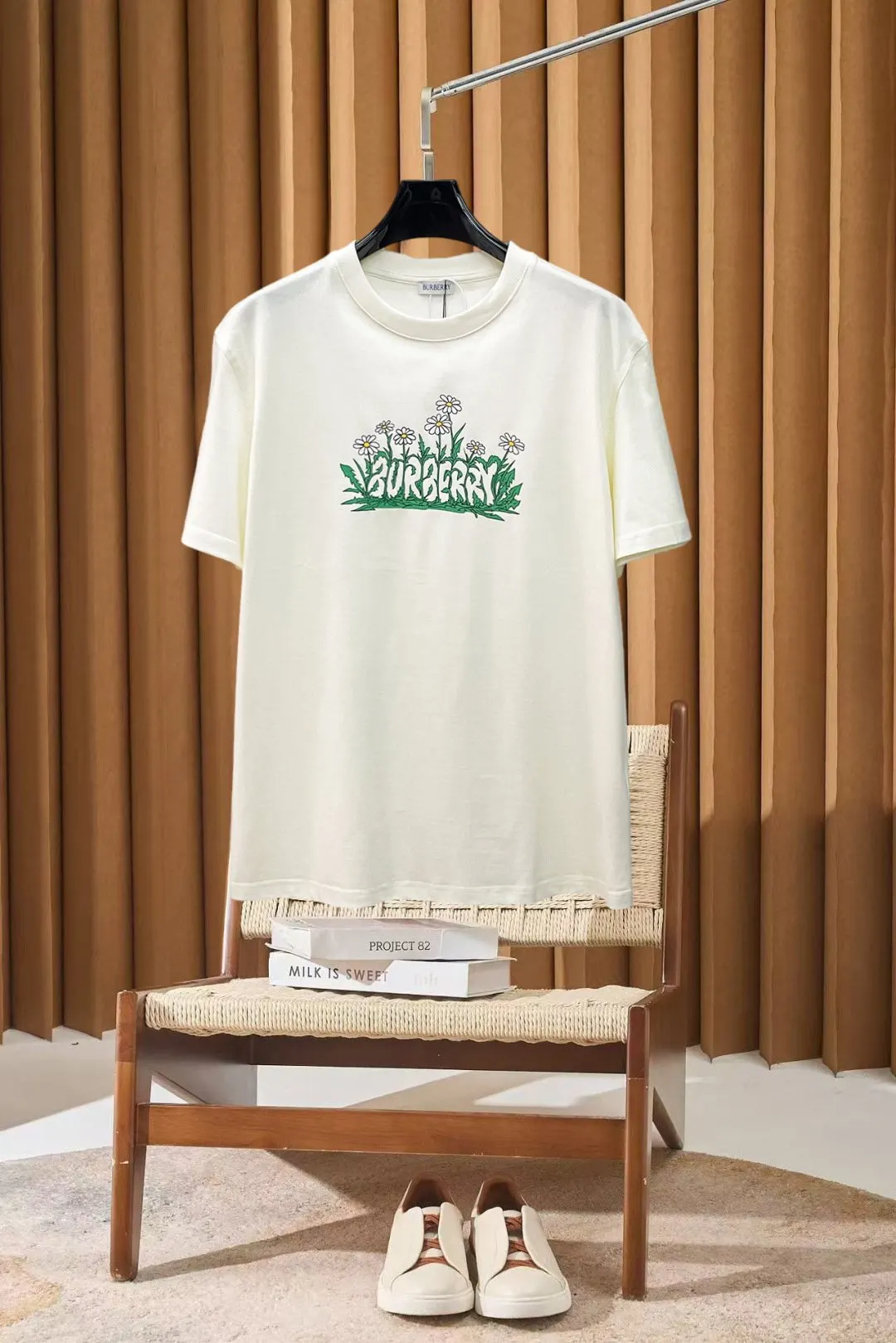 Burberry Print Short Sleeve T-Shirt Casual Versatile Style Image 1 Burberry Print Short Sleeve T-Shirt Casual Versatile Style Image 1