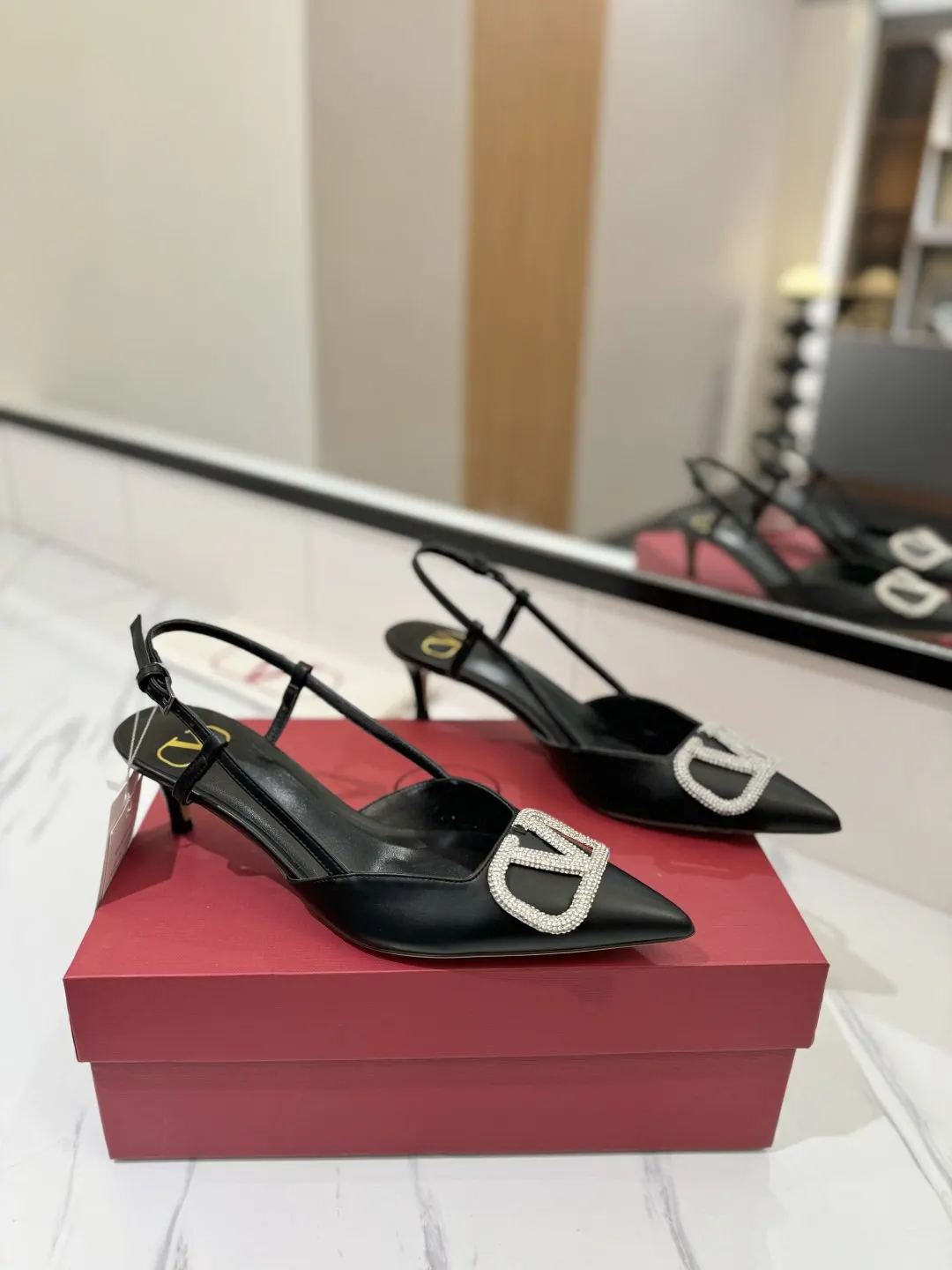 Valentino 金色 拖鞋 轻便舒適款