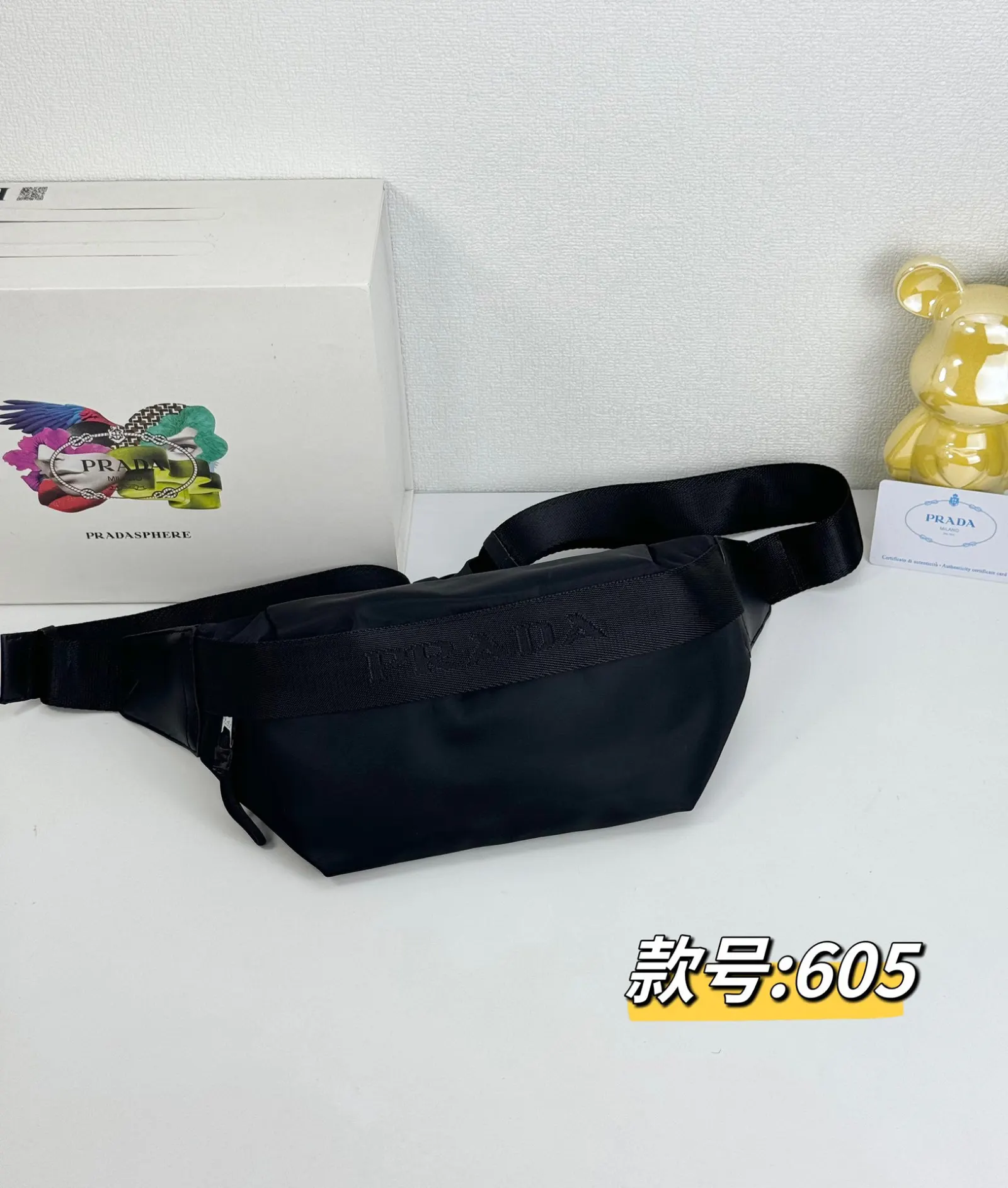 Prada 尼龍 P家胸包 斜背包 北欧极简风格設計理念 采用 腰包 休閒腰包款