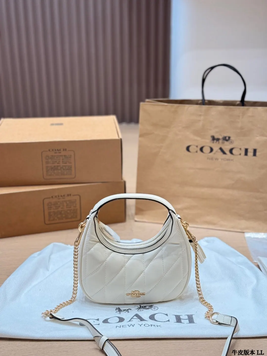 Coach 白色 奶白 牛皮 斜背包 輕便斜挎款