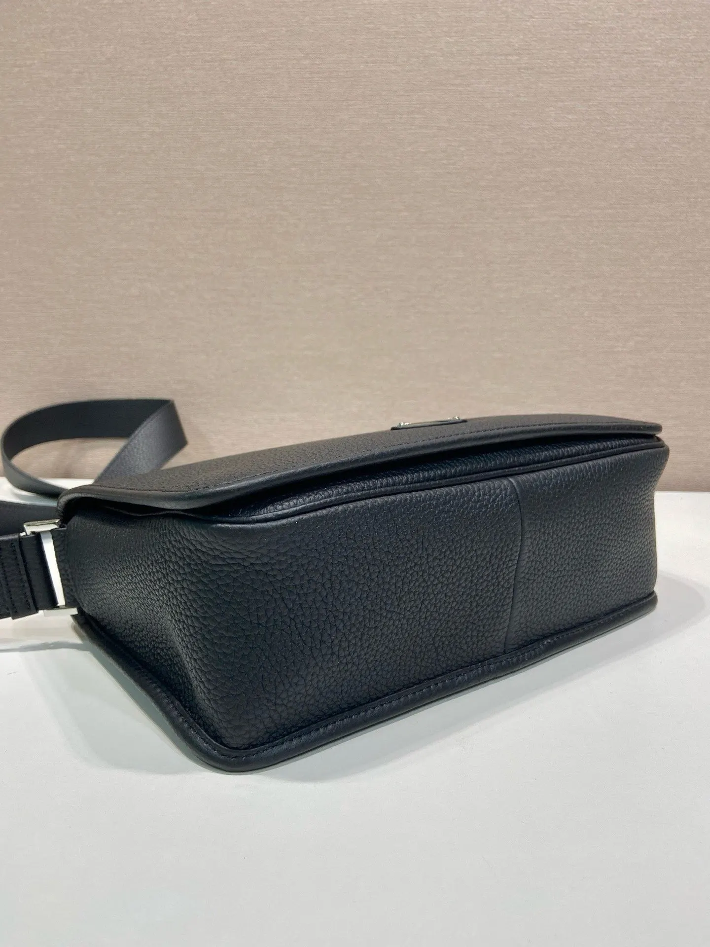 Shoulder Bag Lightweight Leather