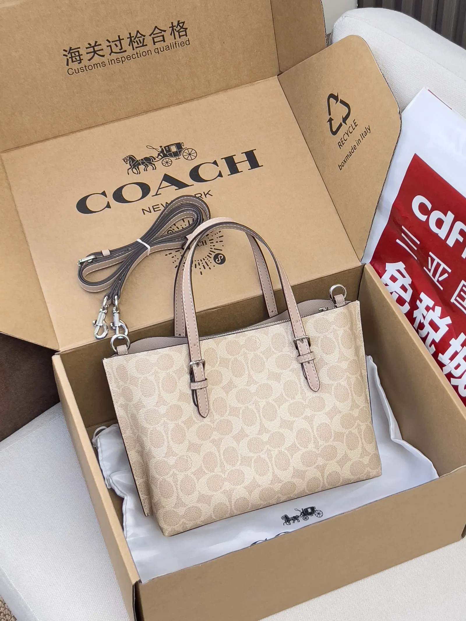 Coach 图片 Mollie Tot 托特包 大容量托特款