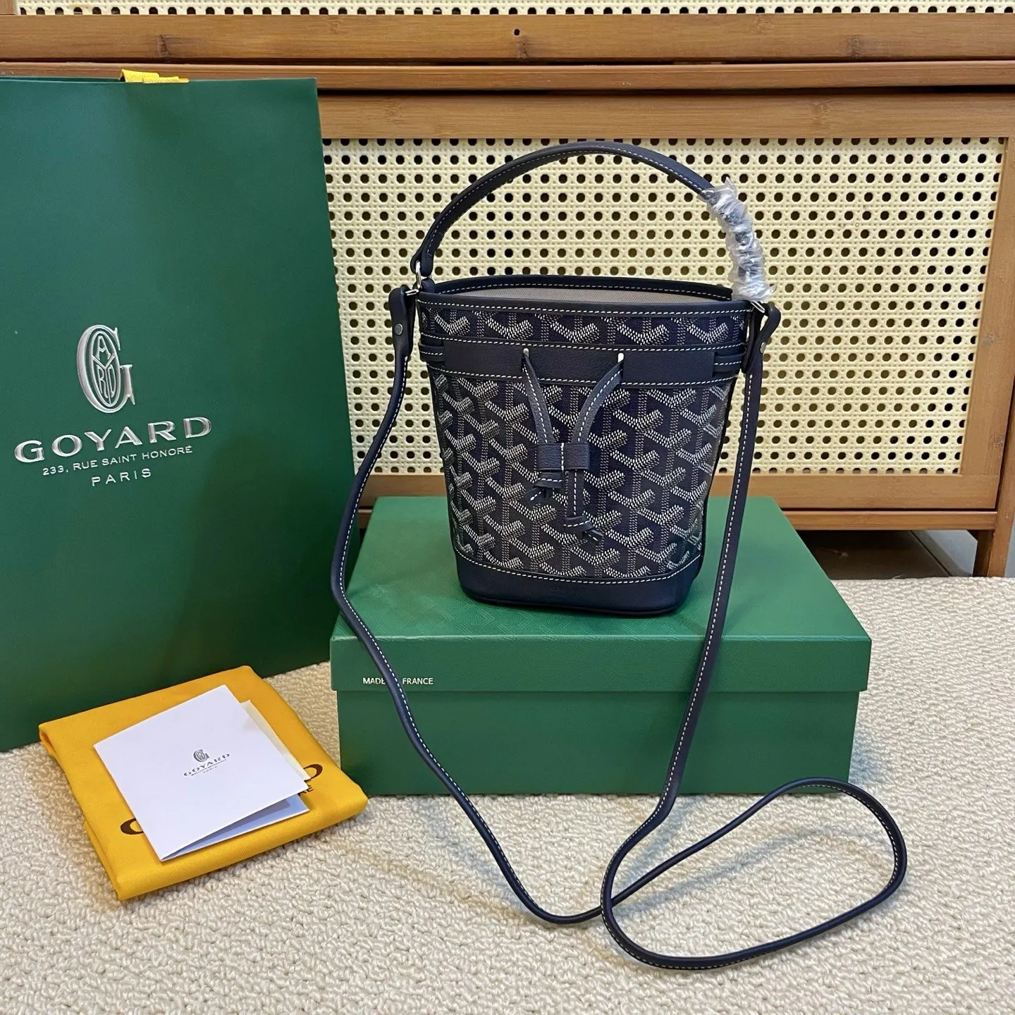 Goyard 皮革 轻盈小巧去始终保持标志性水桶百搭造型 水桶包 休閒水桶款
