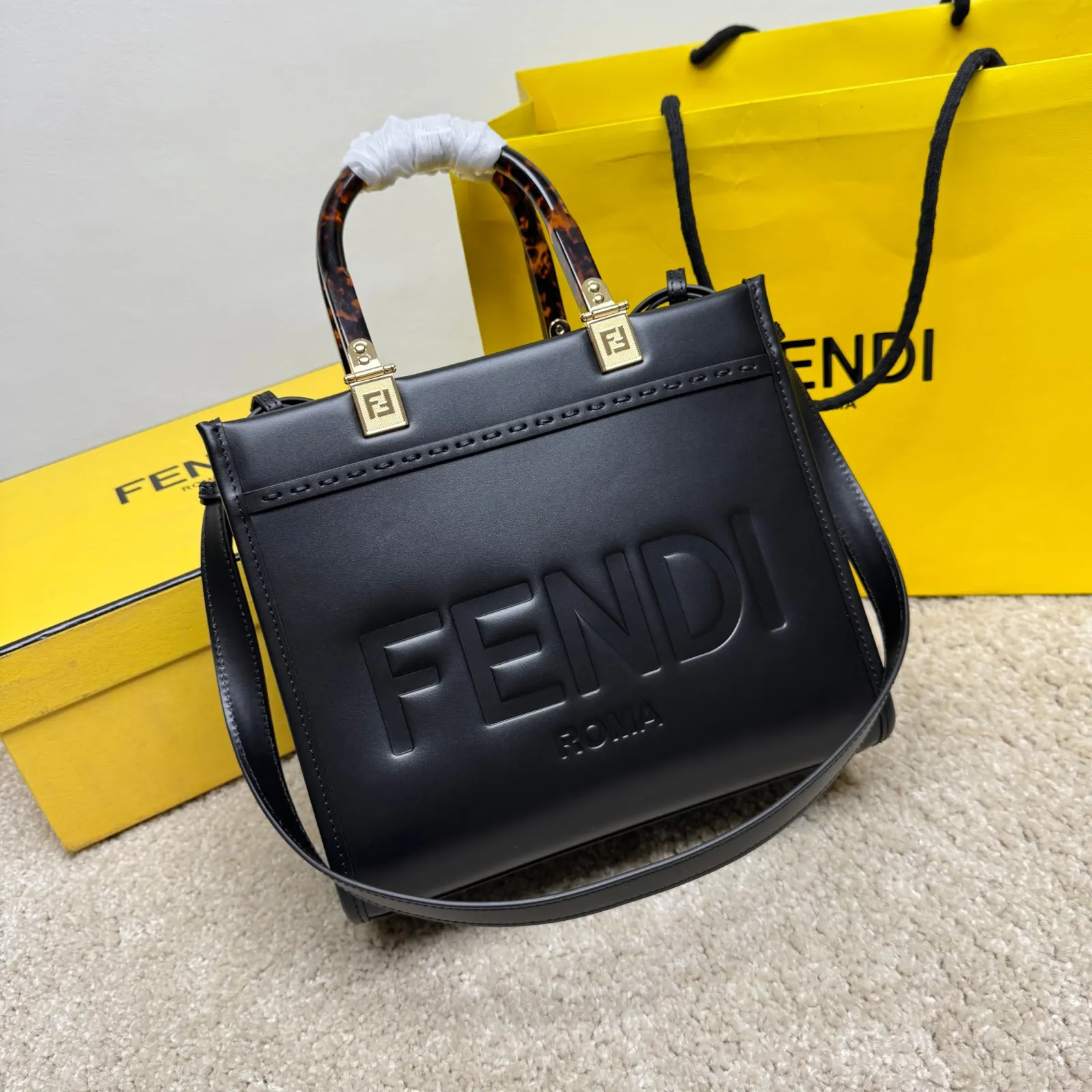 Fendi 黑色 金色 皮革 手拿包 精致手拿款