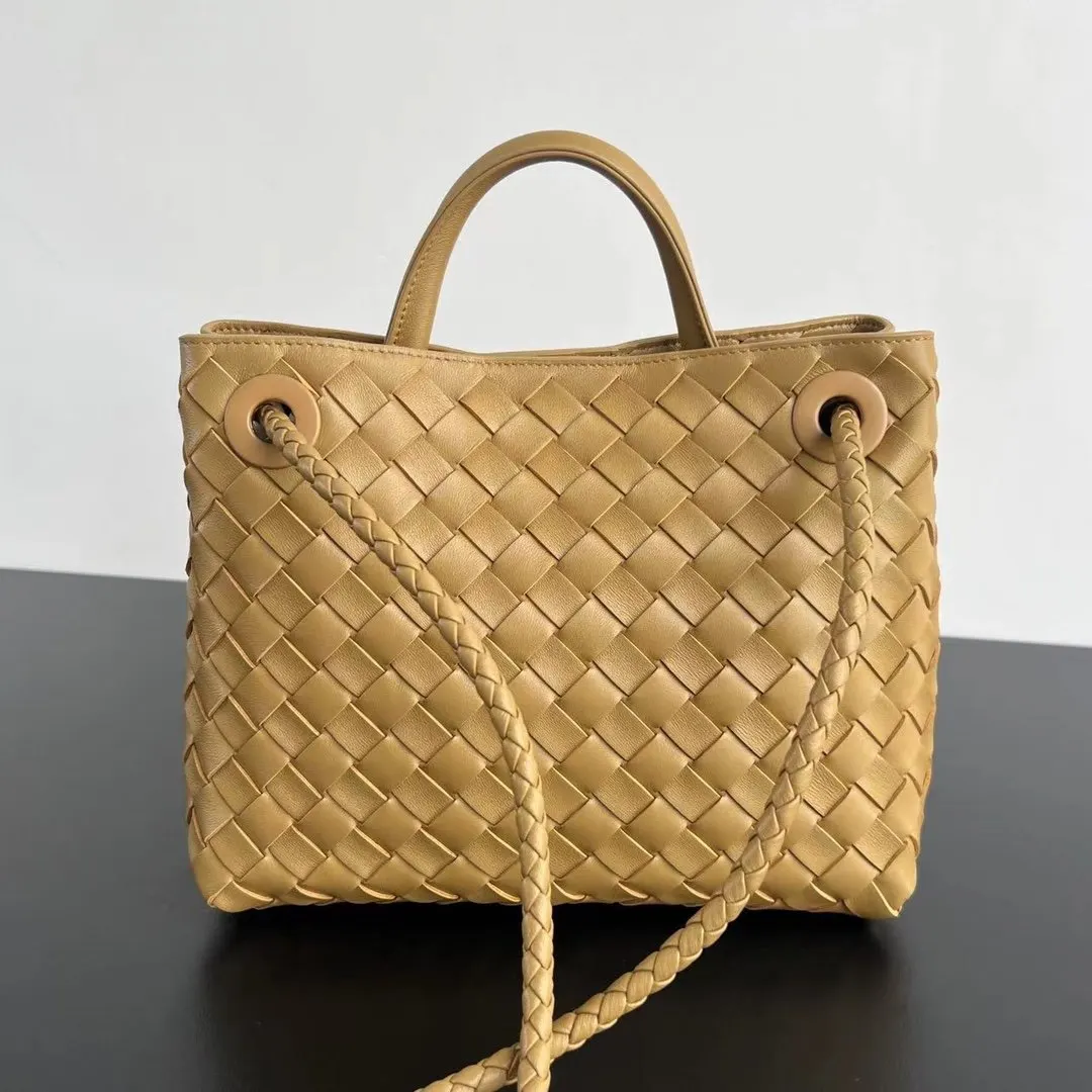 Bottega Veneta 金色 羊皮 斜挎包 轻便斜挎款