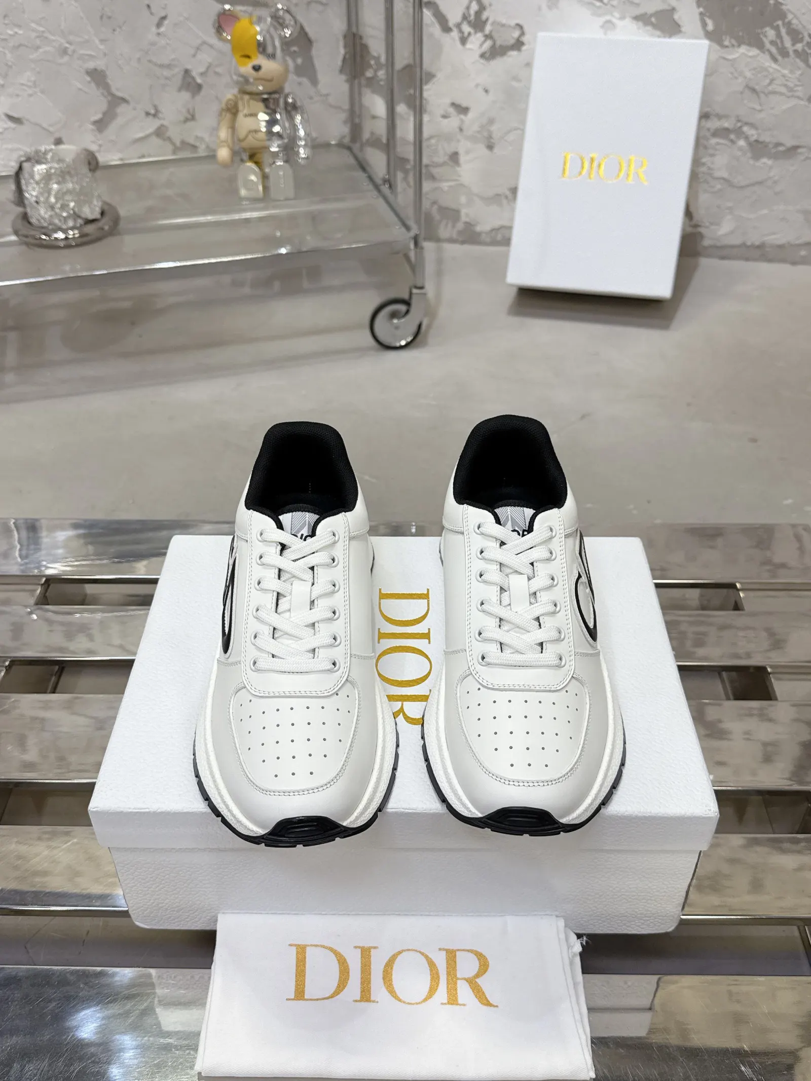 Dior 白色牛皮運動鞋 舒適百搭款