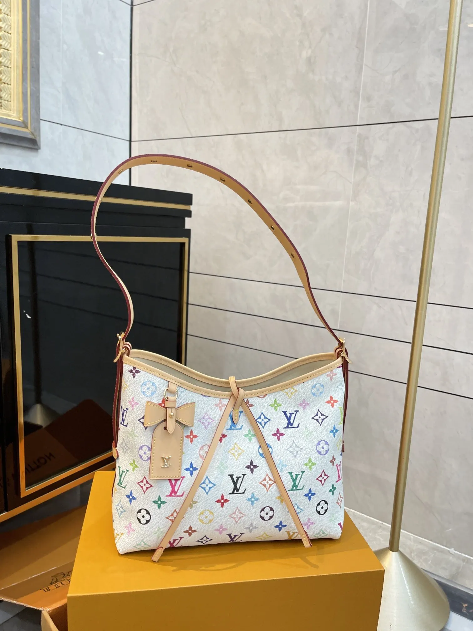 LV CarryAll 白色 金色 Mo腋下包 復古腋下背款