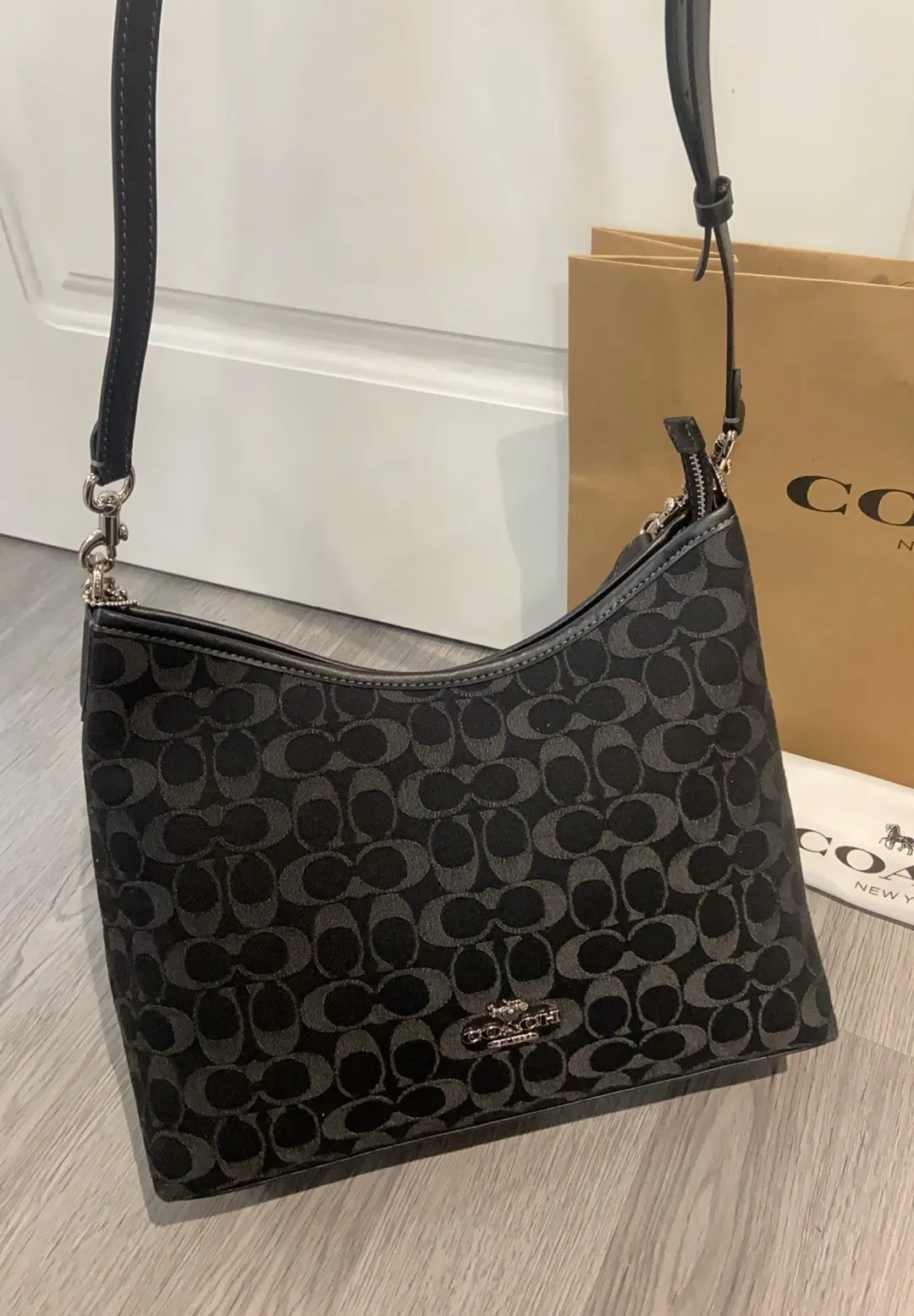 Coach 火新的颜色 蔻家一月 腋下包Lau 复古腋下背款