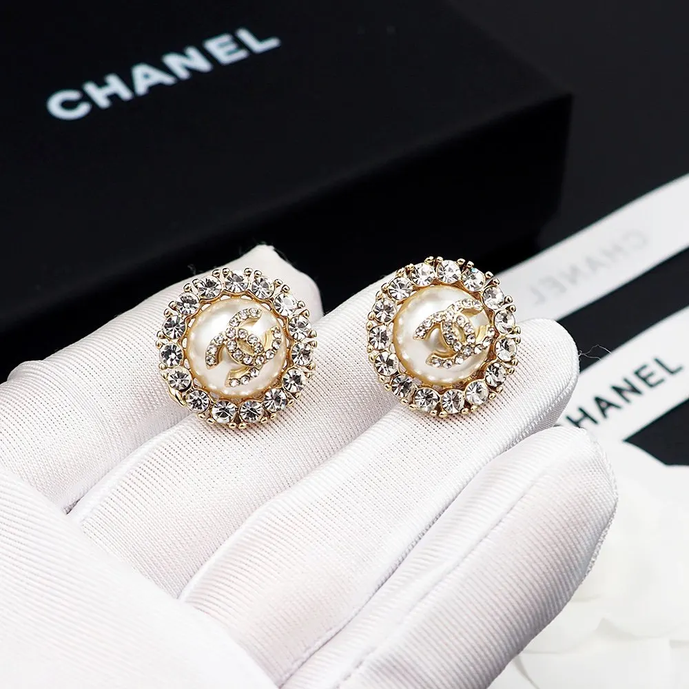 Chanel 珍珠 耳钉 小巧点缀 耳饰