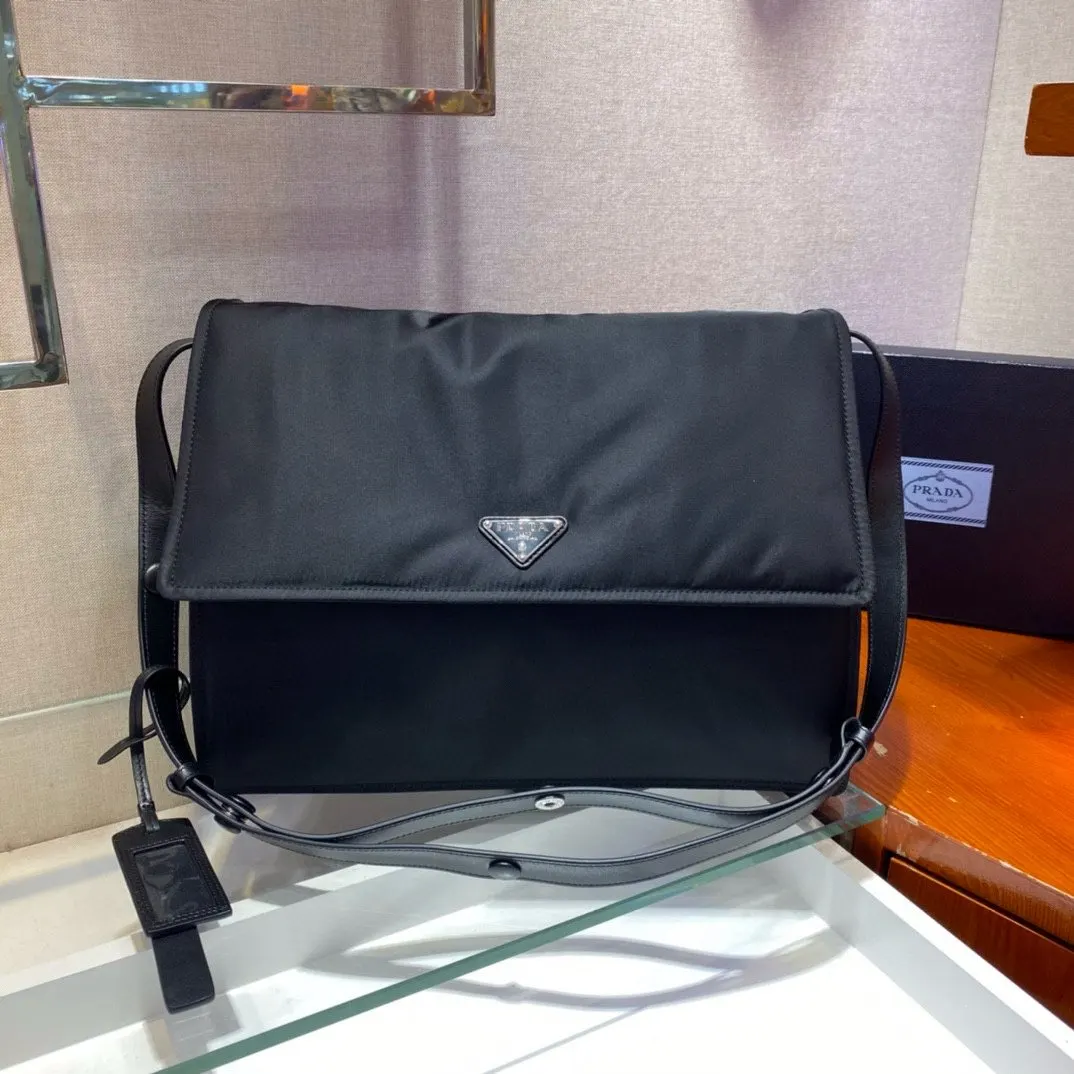 PRADA Re-Nylon尼龍 皮革 邮差包 通勤百搭款
