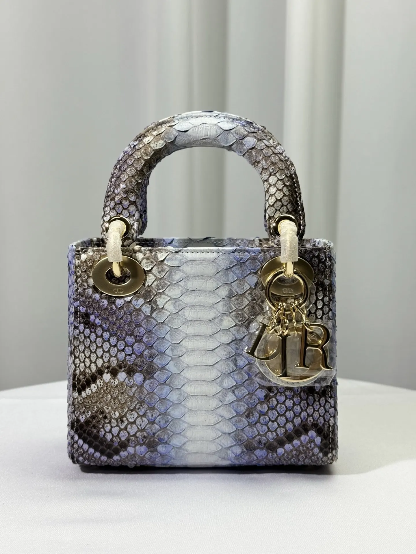 Dior Lady Dior 银灰色藤格紋手提斜背包 小號款