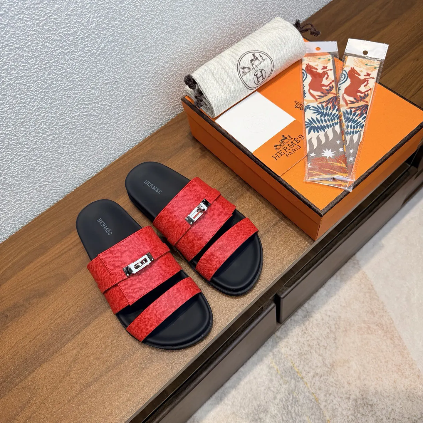 Hermes 经典 小牛皮 拖鞋 舒適百搭款