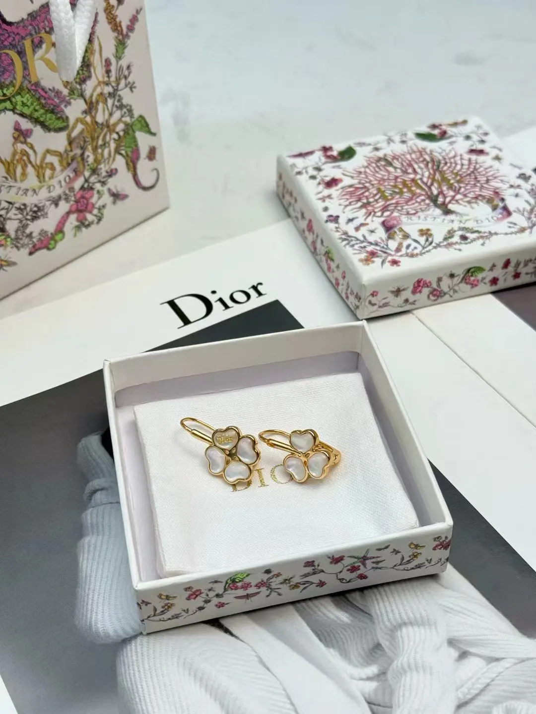 Dior 金色花朵耳環 礼盒款