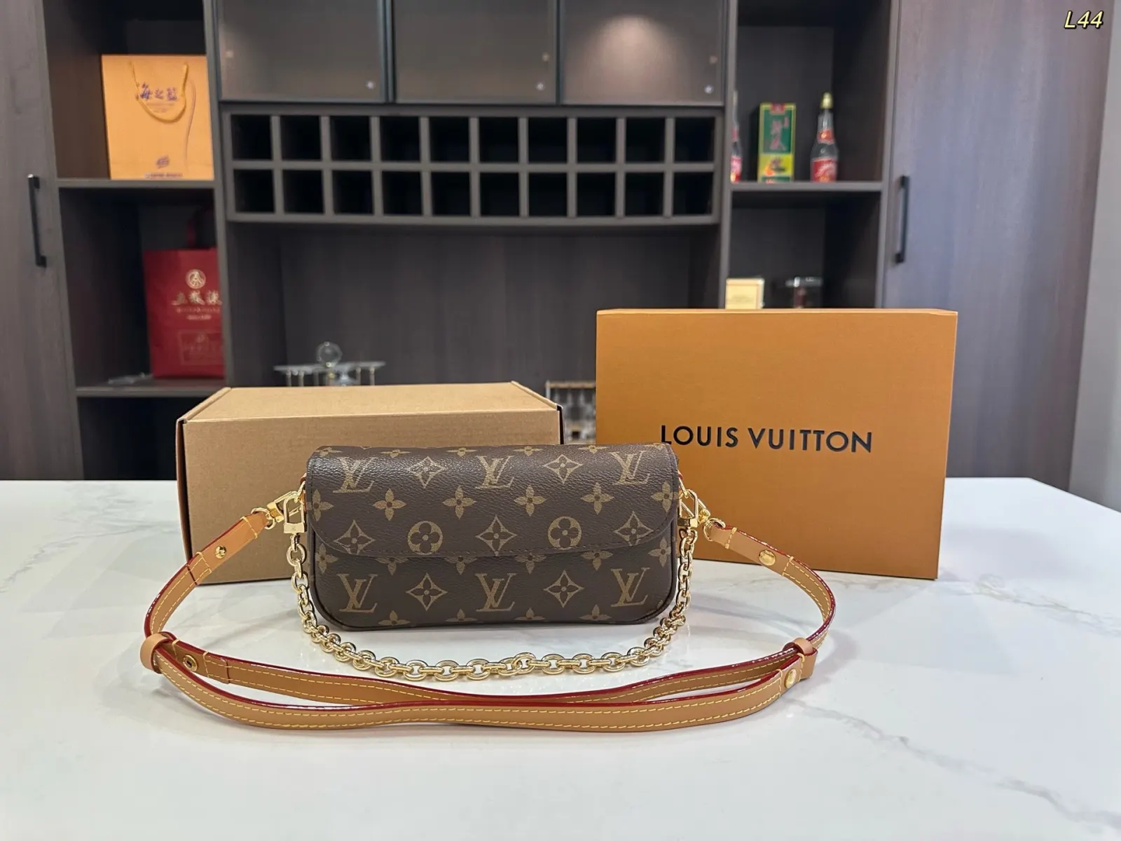 LV 钢五金 腋下包 复古腋下背款