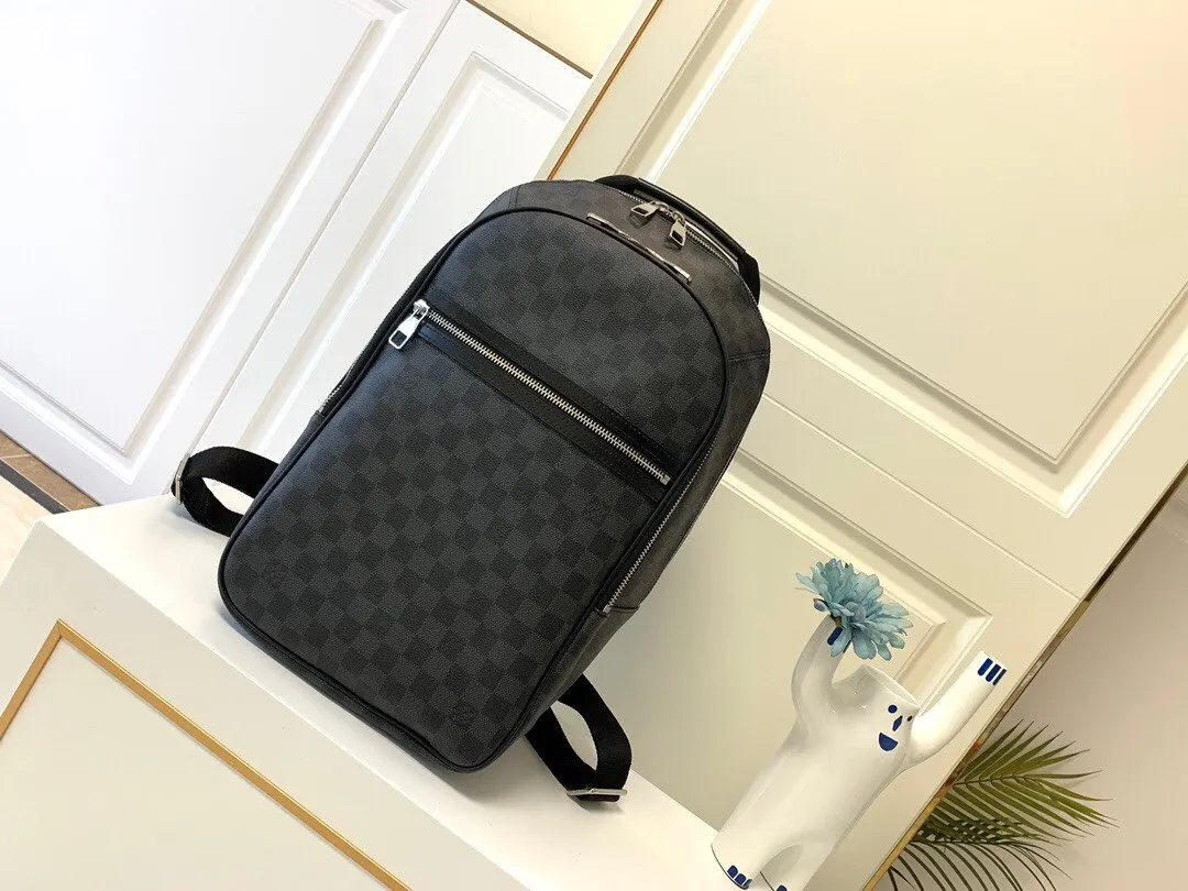 LV 黑色壓紋小方包 單肩斜挎款
