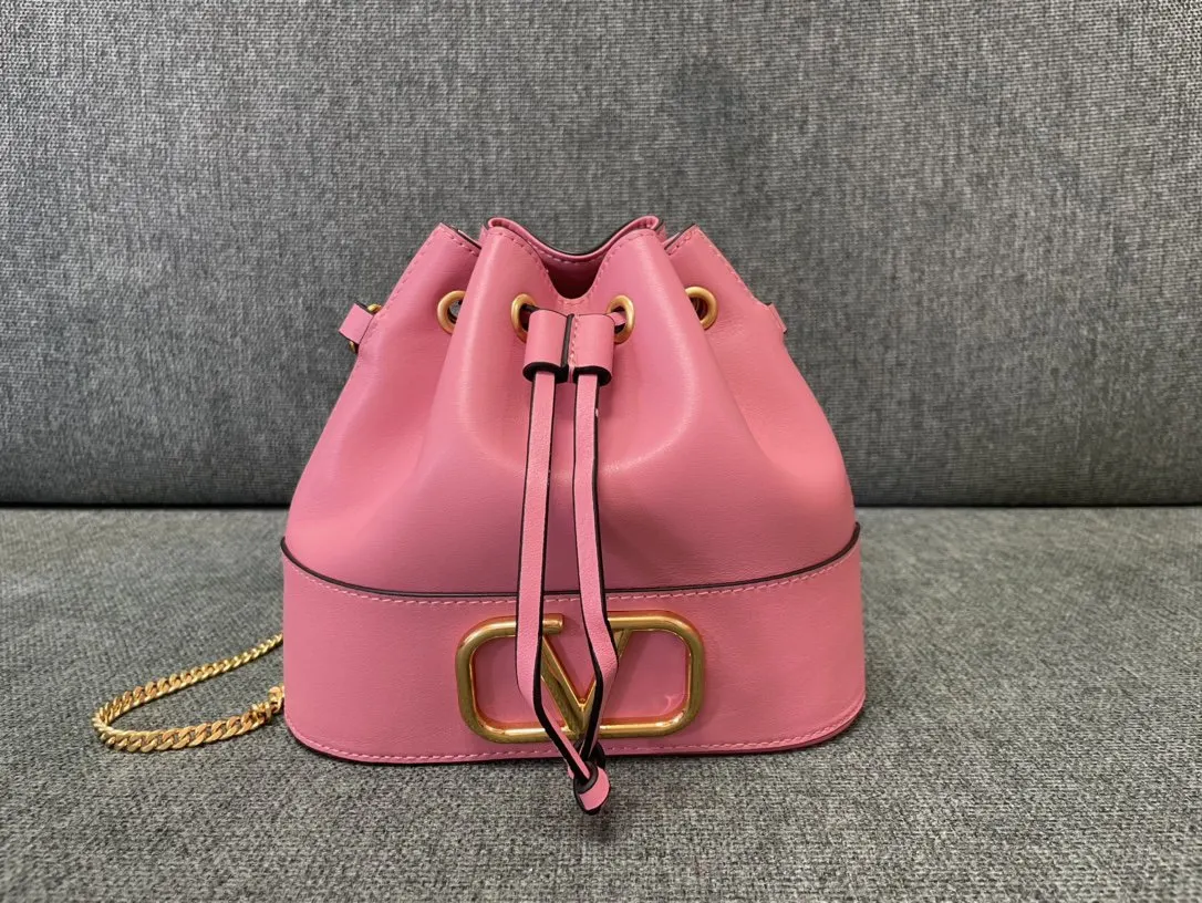 Valentino 羊皮 鏈條包 精致鏈條款