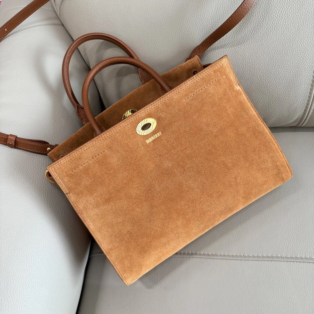 Burberry 米色 经过细腻打磨处理 呈现柔软觸感 托特包 大容量托特款