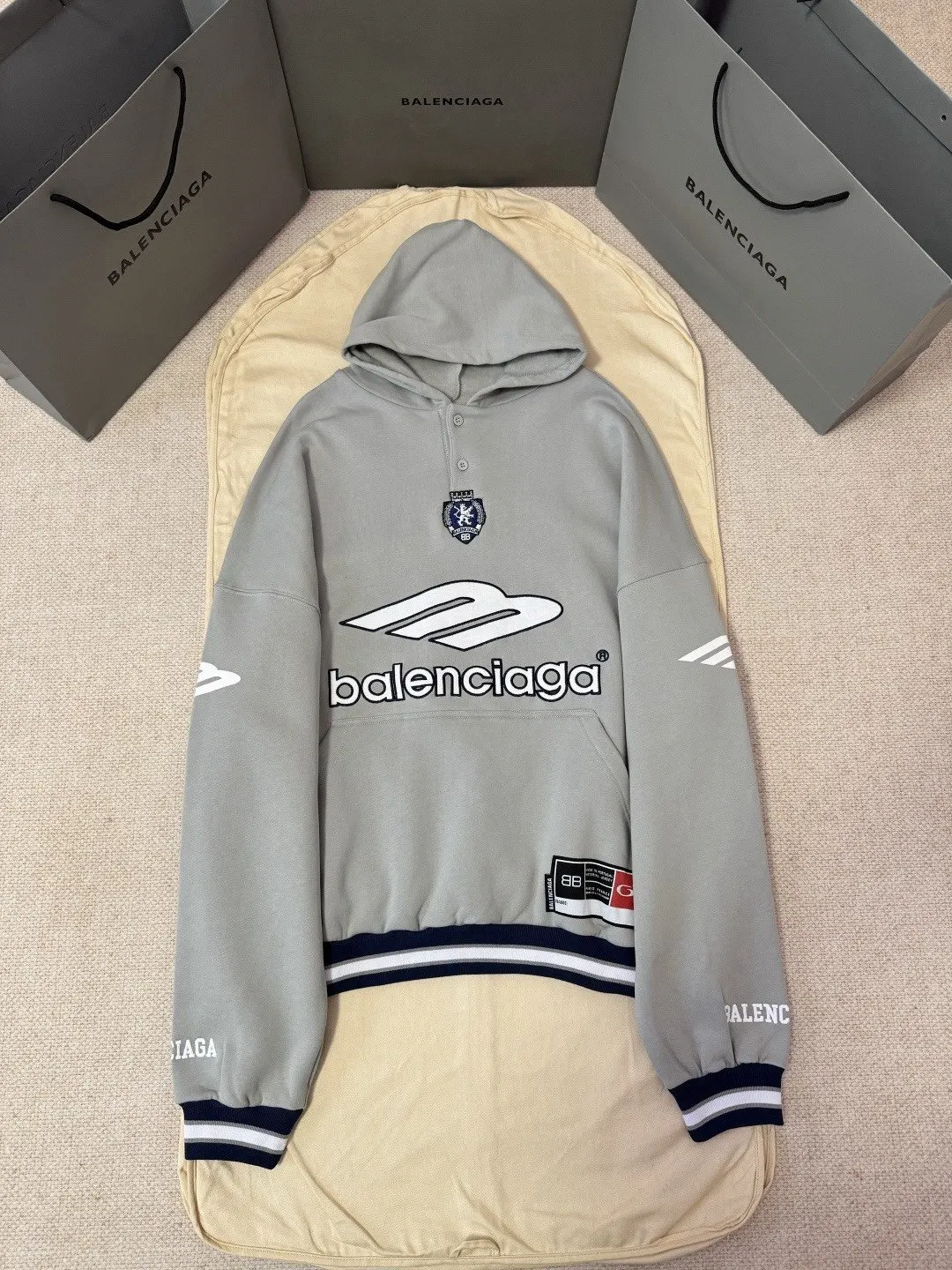 Balenciaga 灰色 棒球帽 精致搭配款