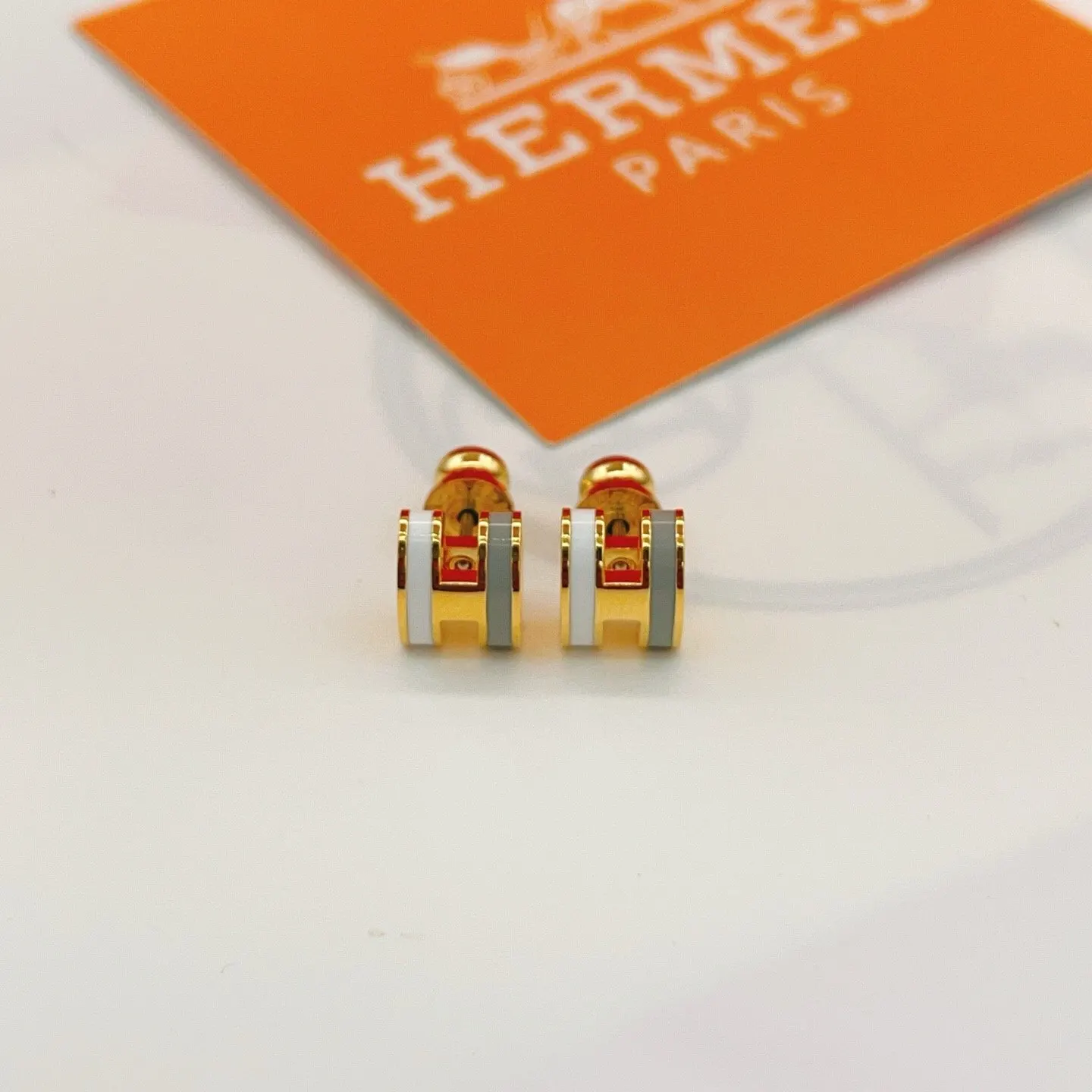 Hermes 金色 耳钉 小巧点缀款