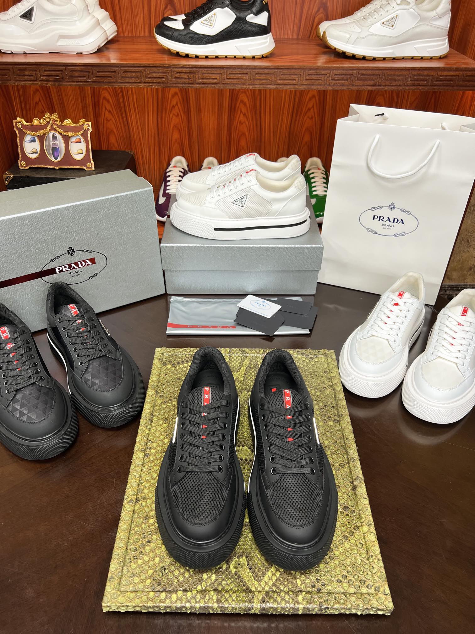 PRADA 牛皮 休閒鞋 舒適百搭款