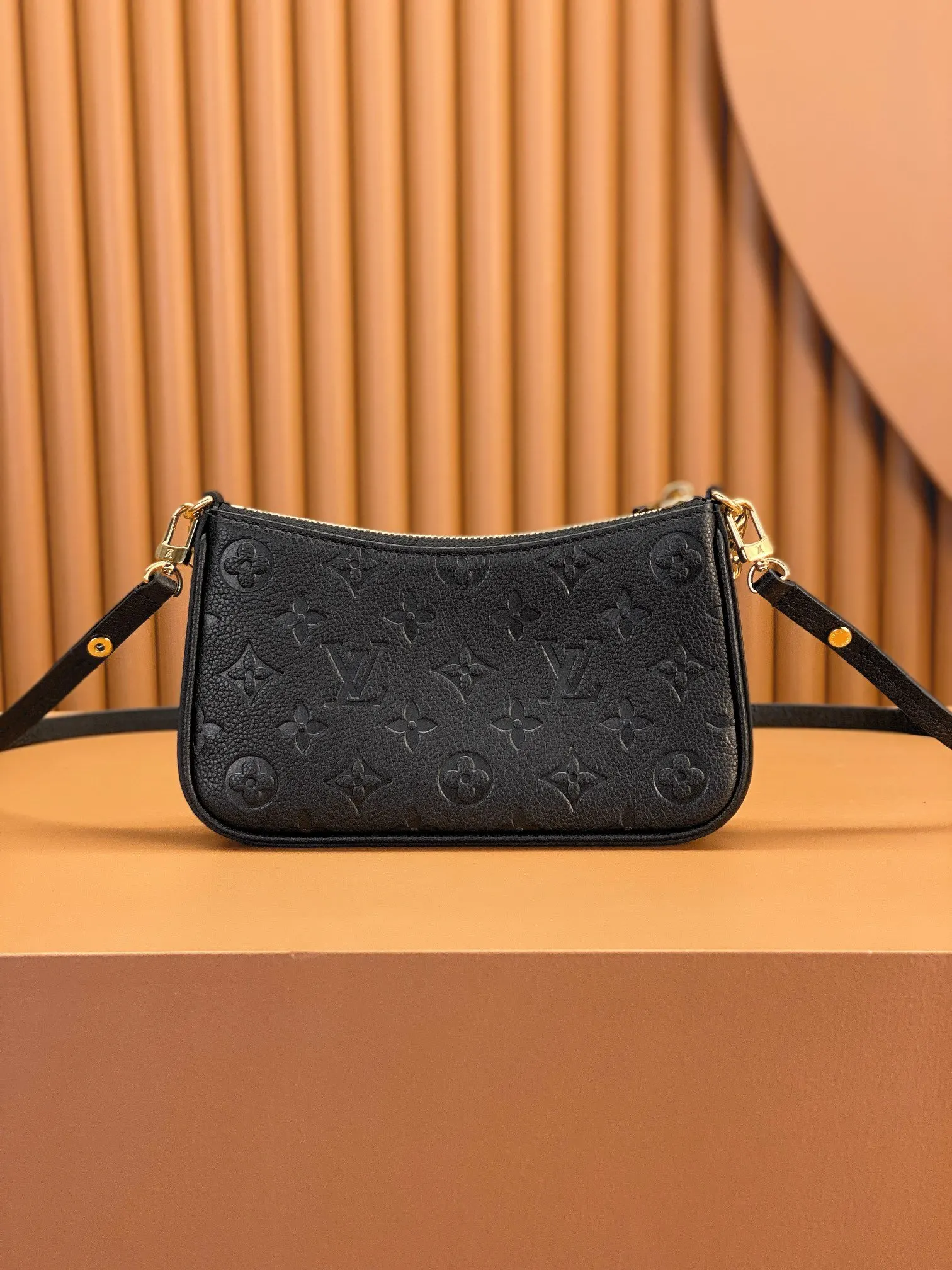 Black Shoulder Bag Image 9 Black Shoulder Bag Image 9