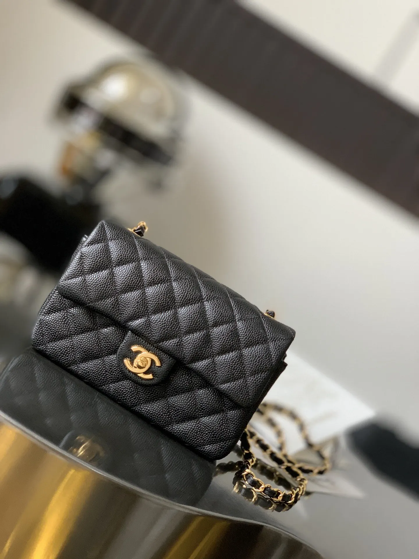 CHANEL 黑色魚子醬牛皮翻蓋鏈條包 銀扣款
