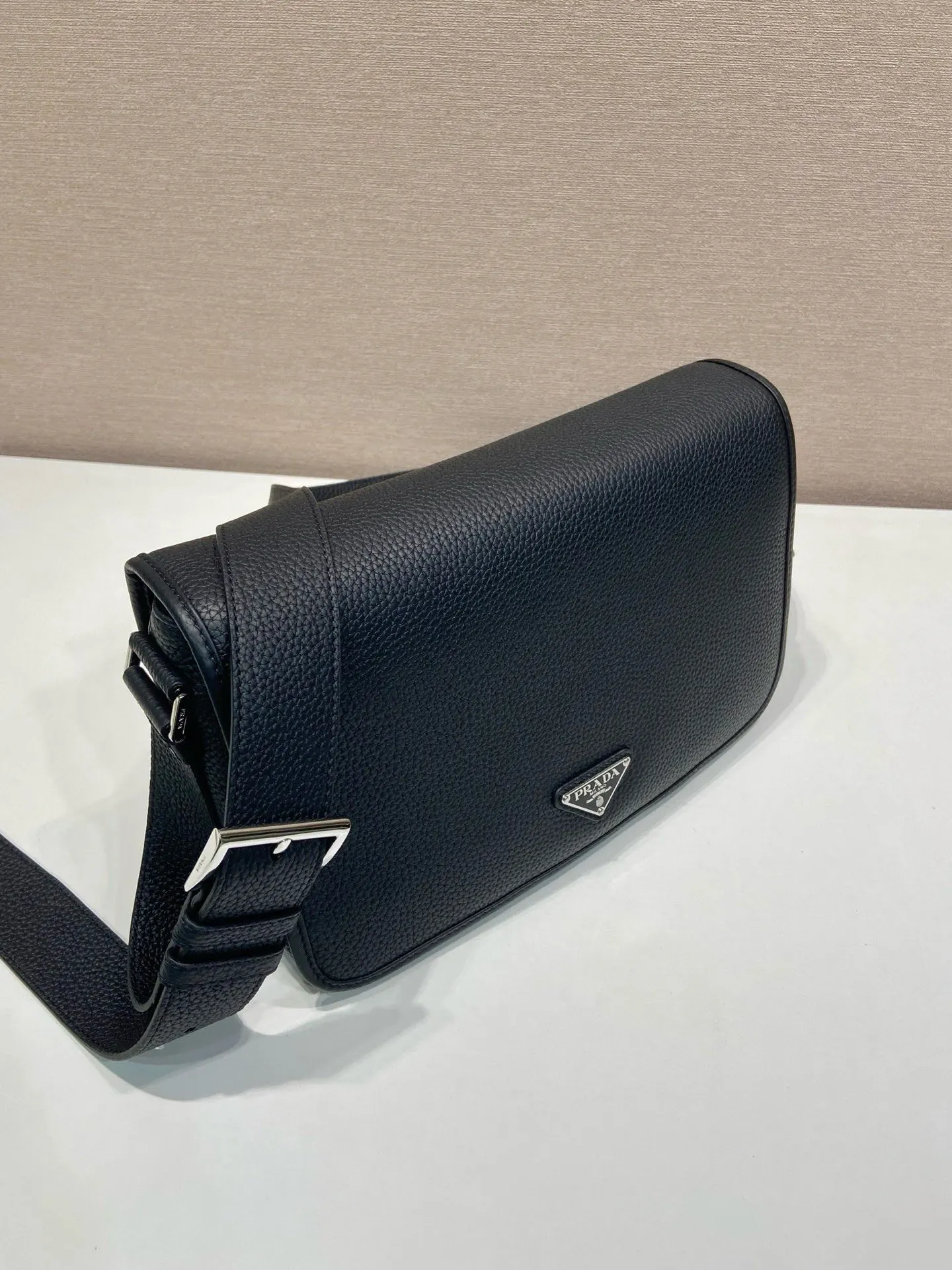 Shoulder Bag Lightweight Leather