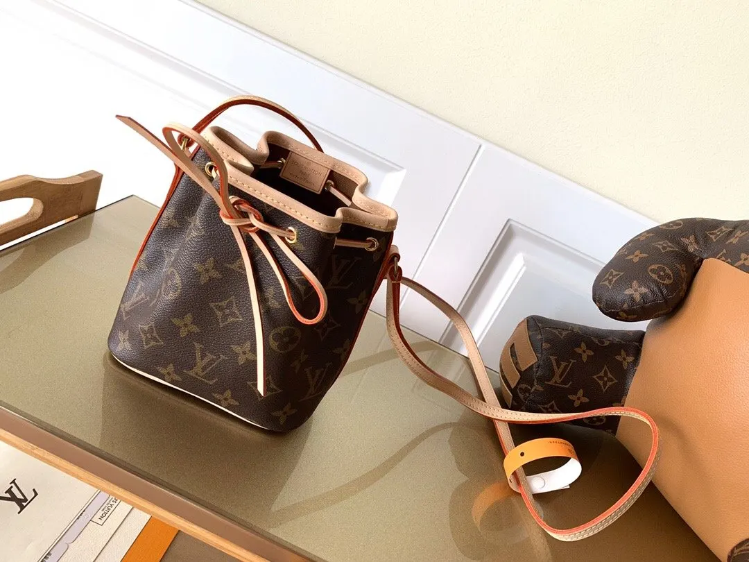 Louis Vuitton Bucket Bag Casual