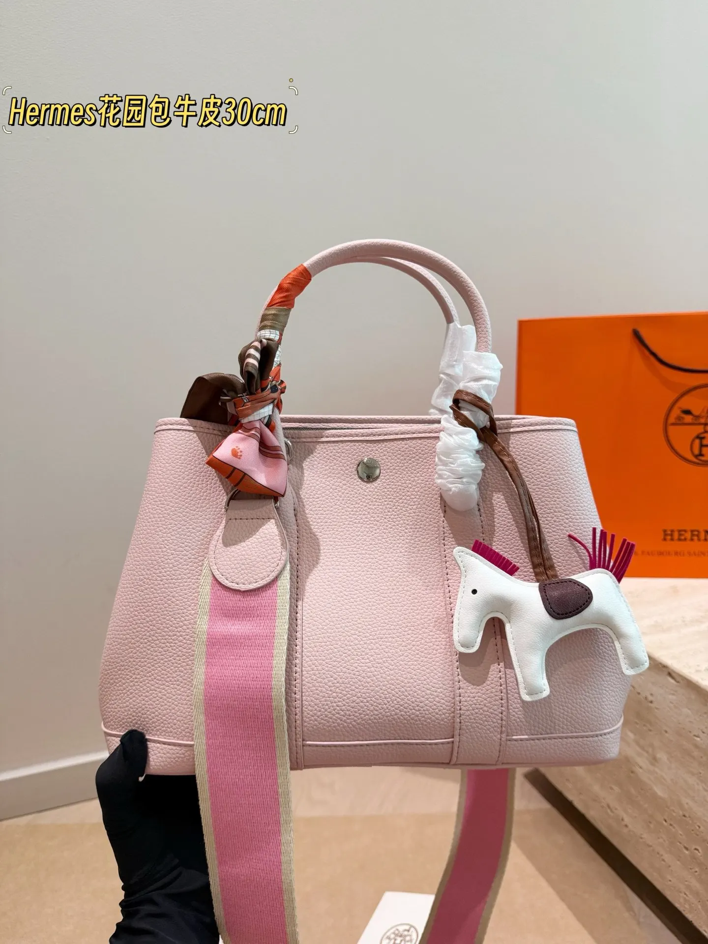 Hermes 随机 Togo牛皮 丝巾 精致配飾款