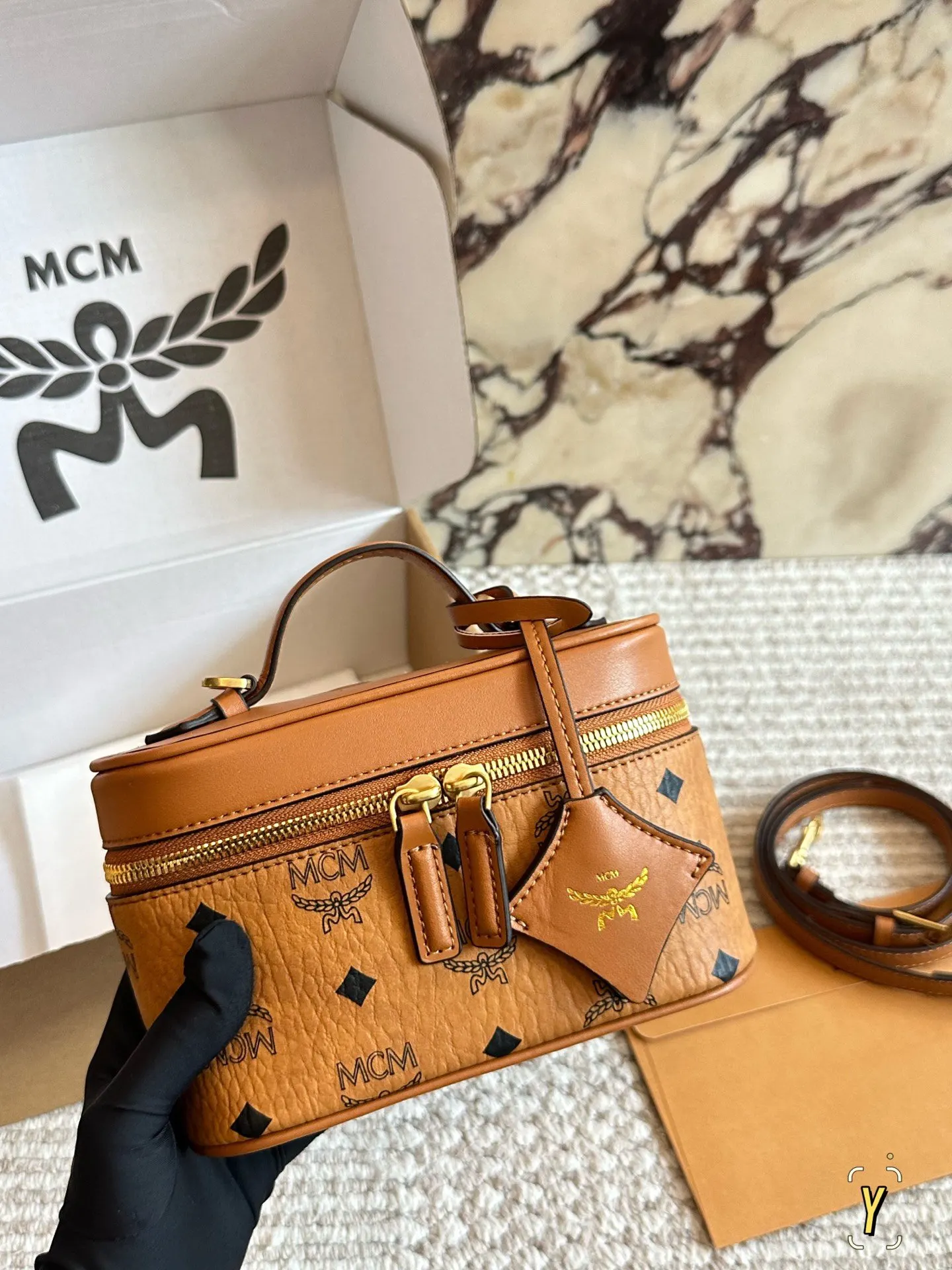 mcm 包 茶色五金 M經典 包 皮 版特别经 化妝包 便携收納款