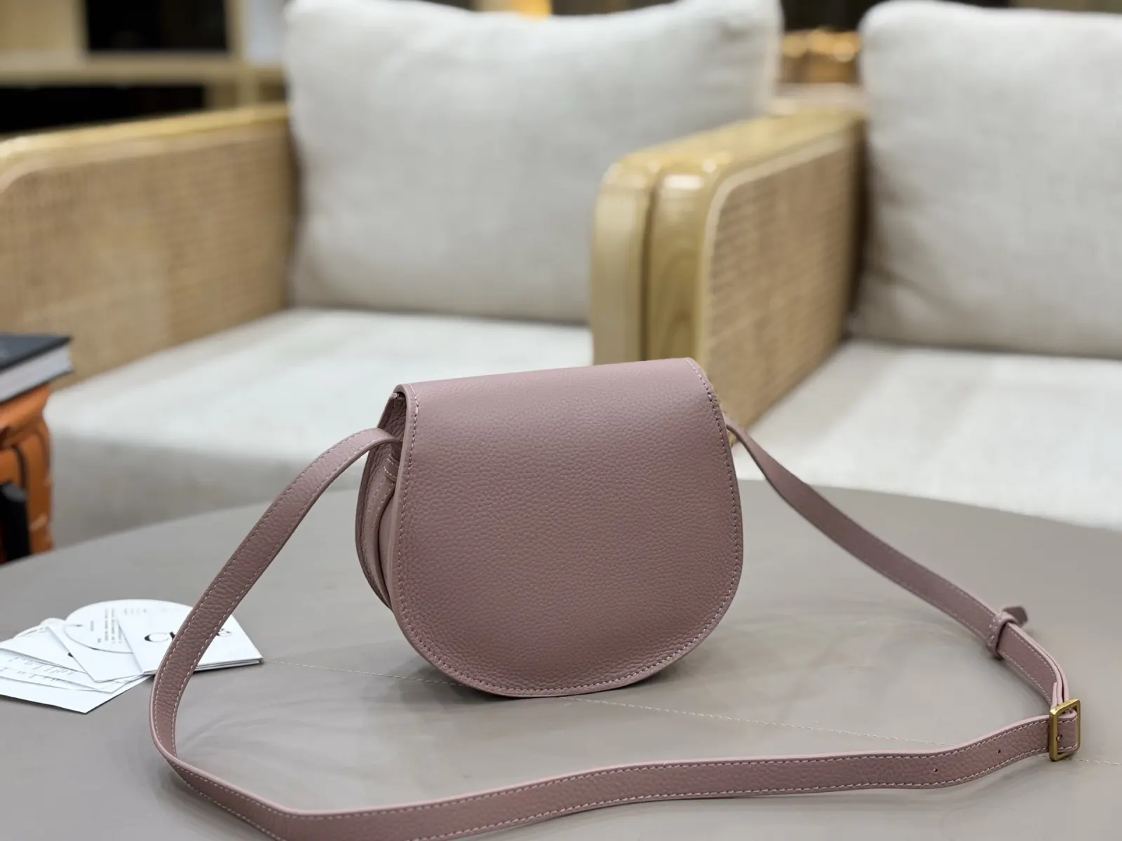 小牛皮 chloe maicie马鞍包由粒面小牛皮制 斜背包 輕便斜挎款