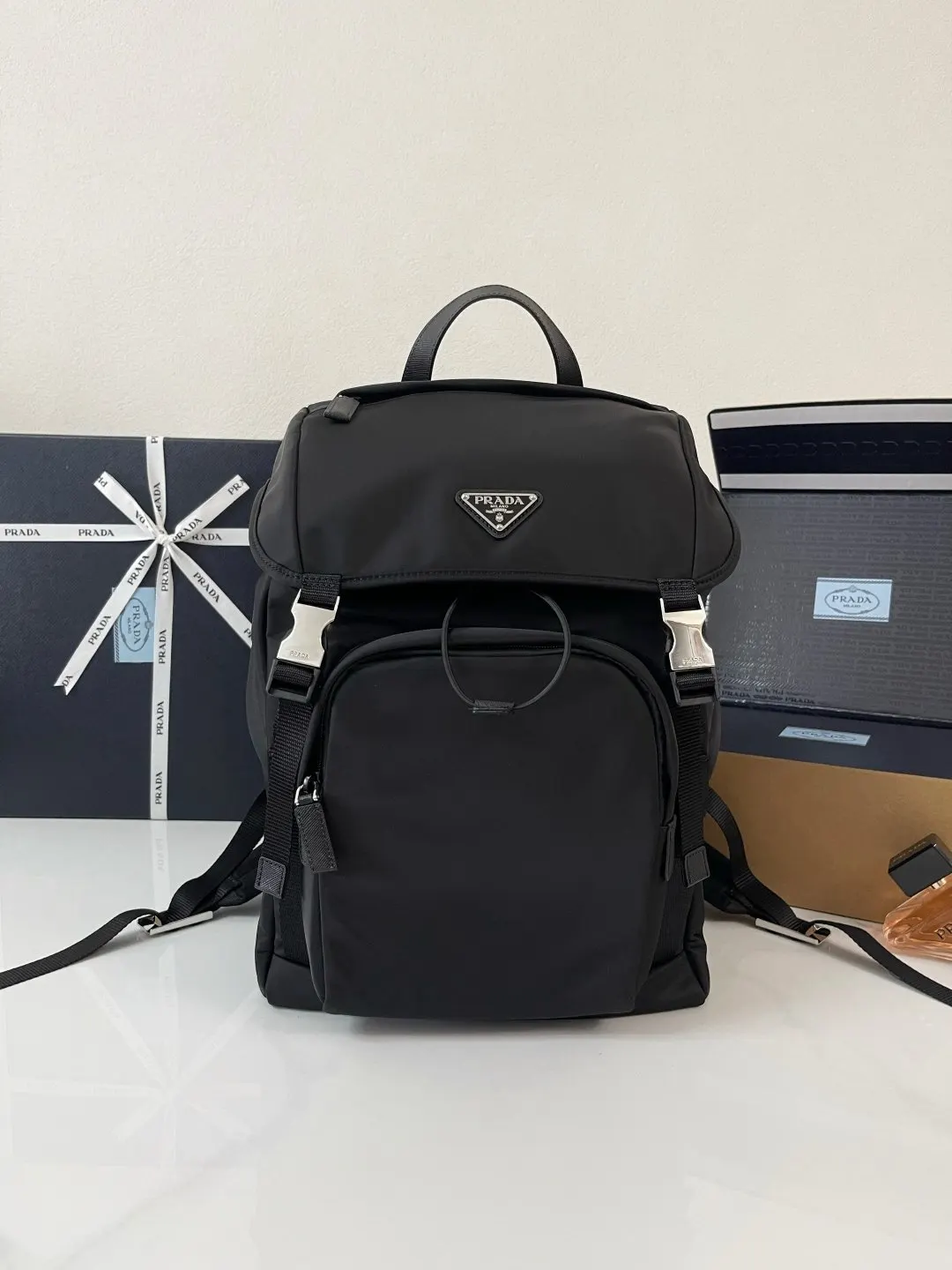 Prada 尼龍 雙肩包 实用雙肩款