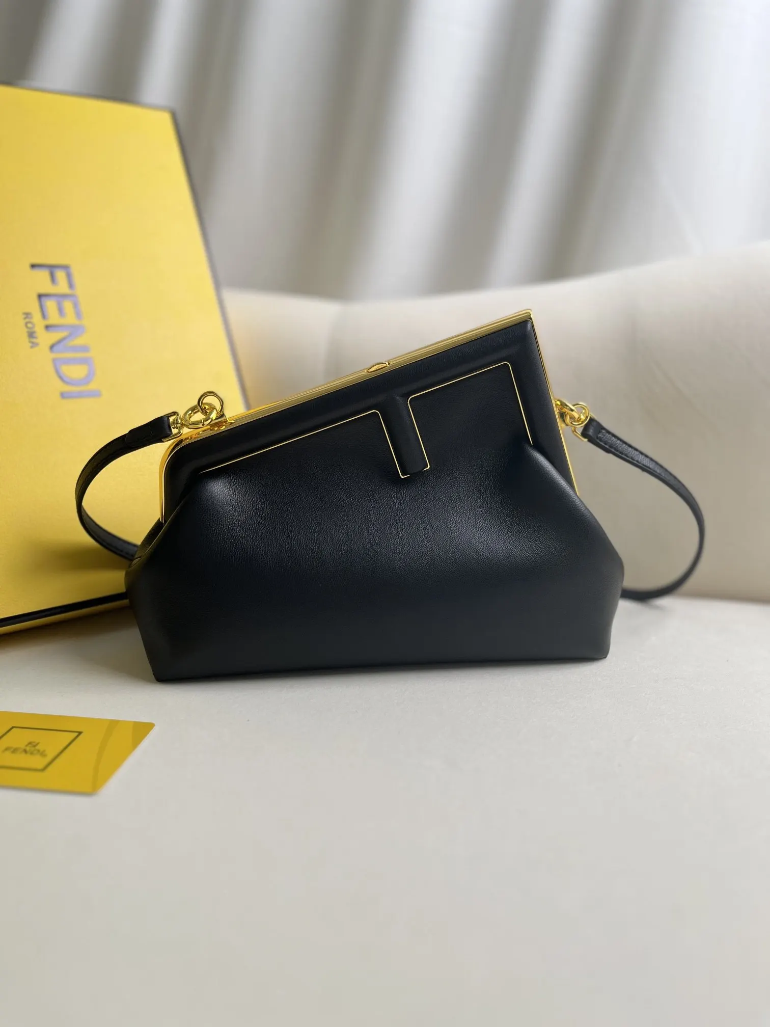 Fendi 黑色 粉色 羊皮 手拿包 精致手拿款