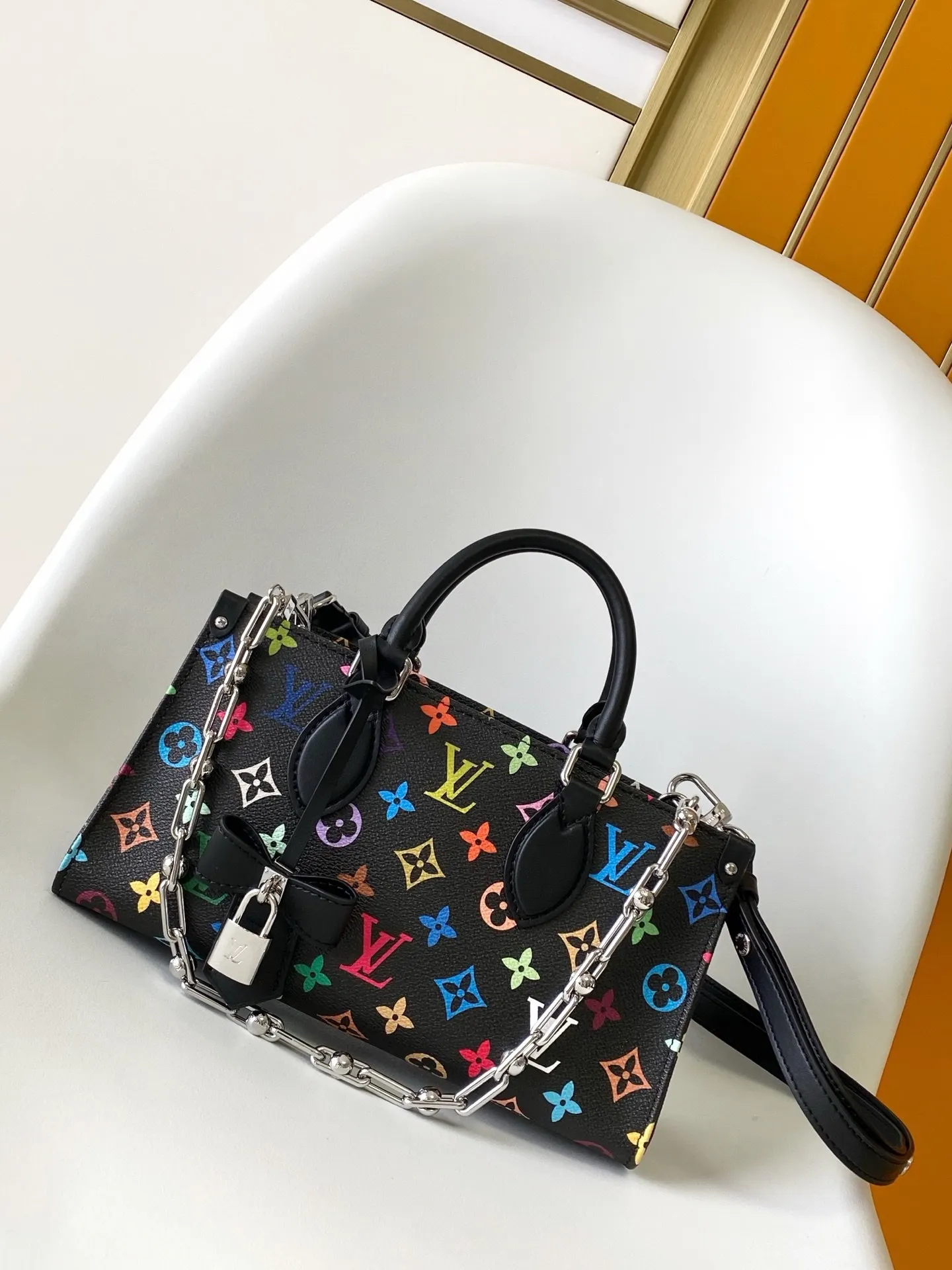 LV 牛皮 黑彩 动态 四方包链条包 TM 精致链条款