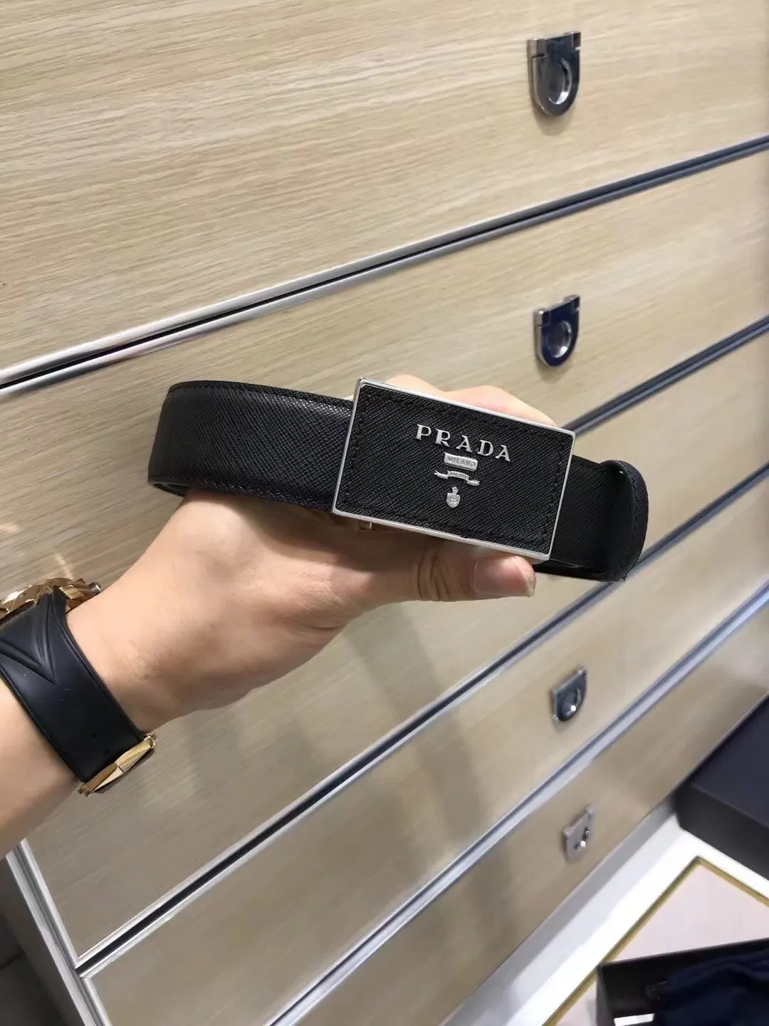 PRADA 牛皮 三角标 腰帶 通勤搭配款