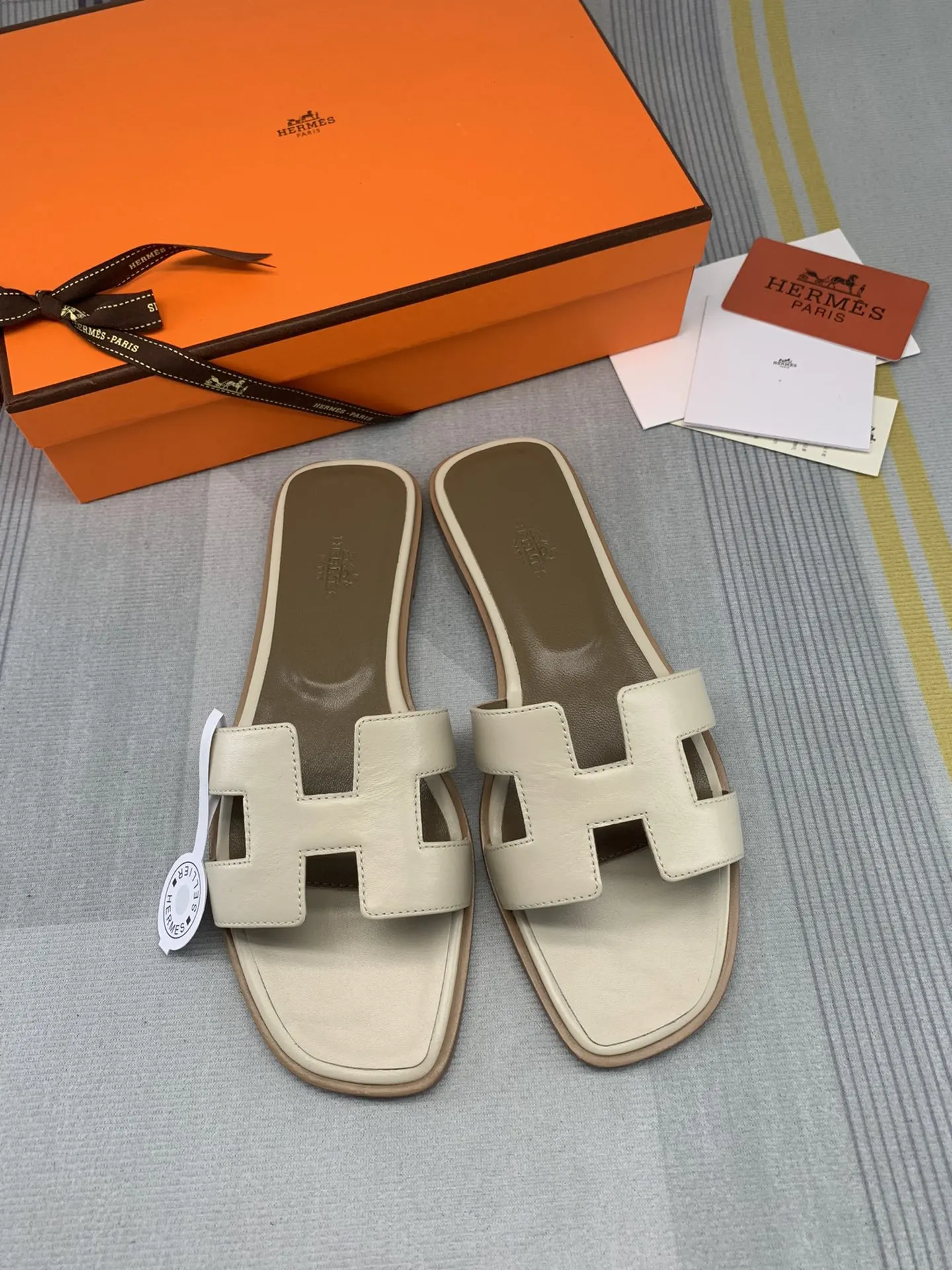Hermes Oran White Style