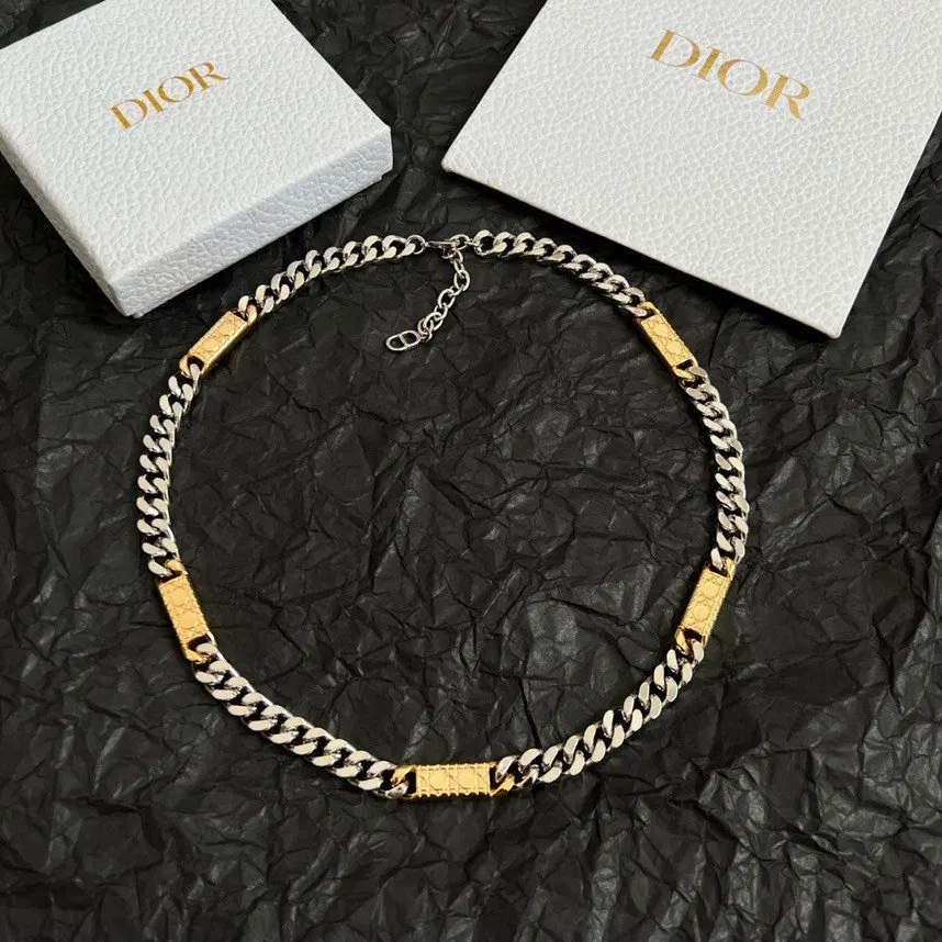 Dior 黑色圆牌吊墜項鏈 金色款