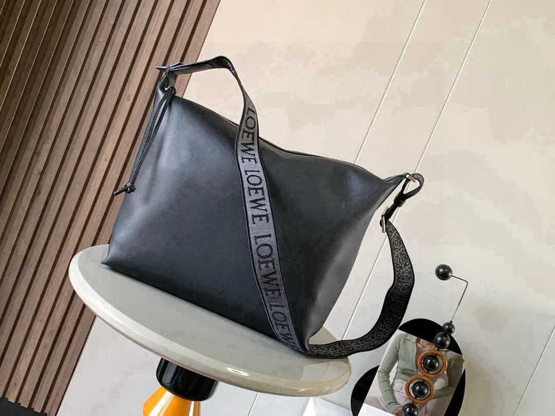 黑色 牛皮 Cubi惊艳亮相 这次出了Cubi 真是让人惊喜 腋下包 復古腋下背款