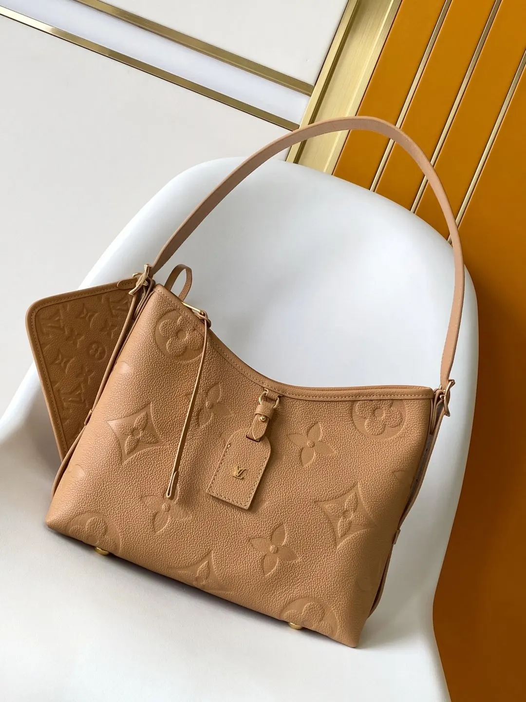 CarryAll 白色 米白 Mo手拿包 精致手拿款