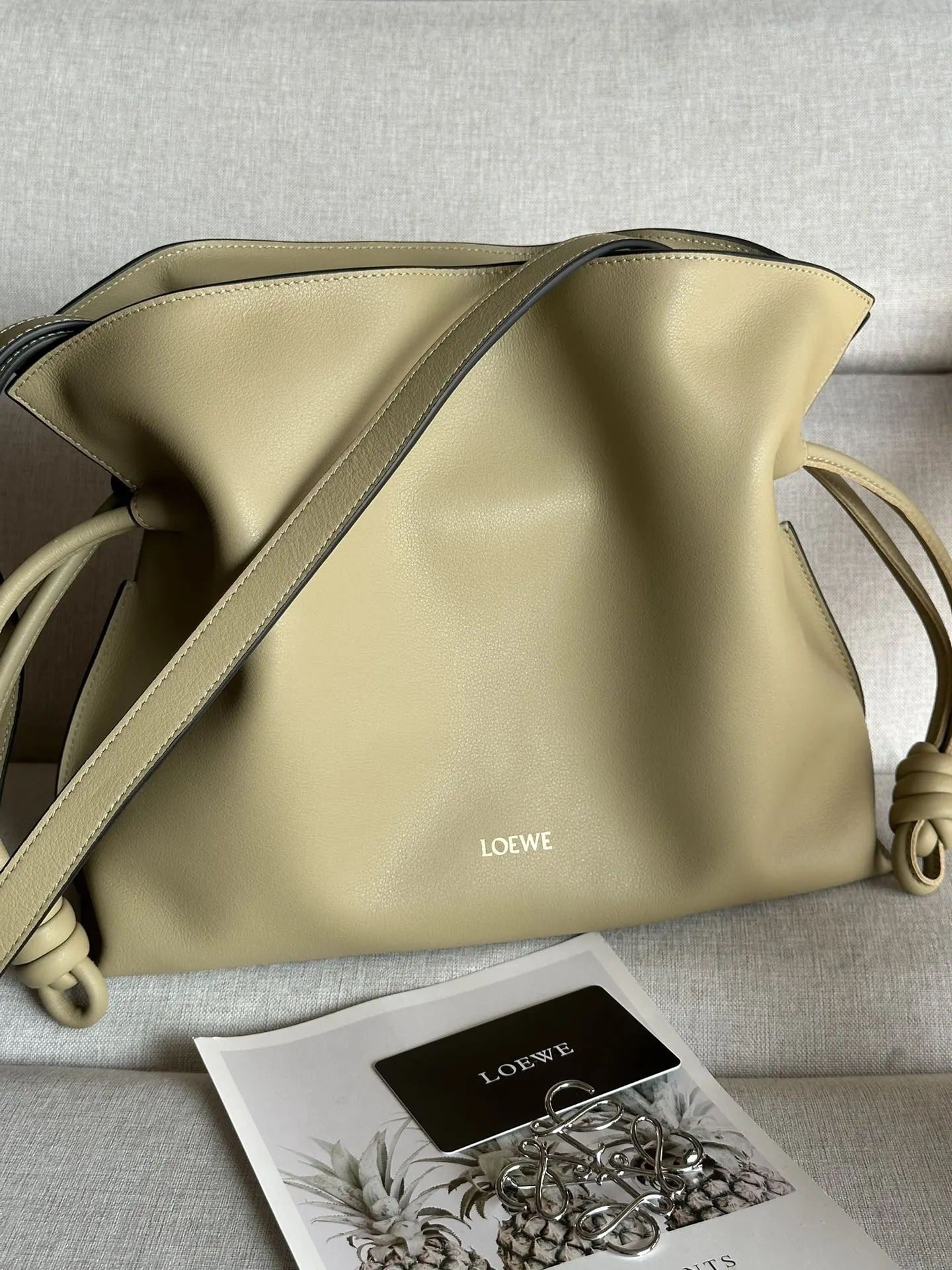 Loewe 小牛皮 手拿包 精致手拿款
