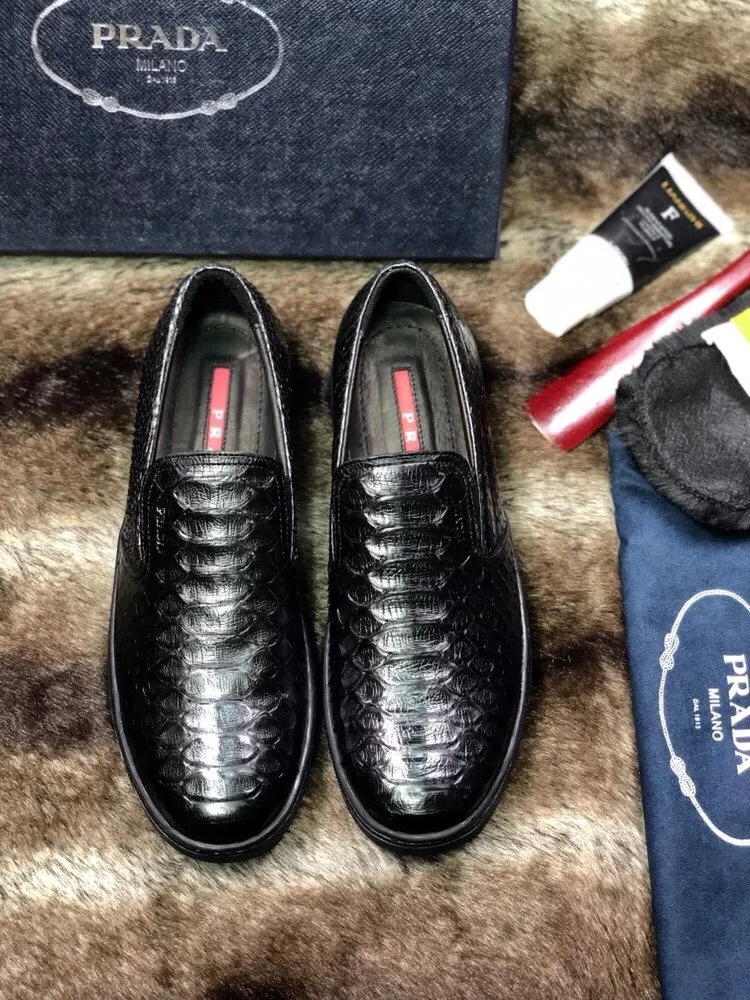 PRADA 蟒蛇皮 休閒鞋 舒適百搭款
