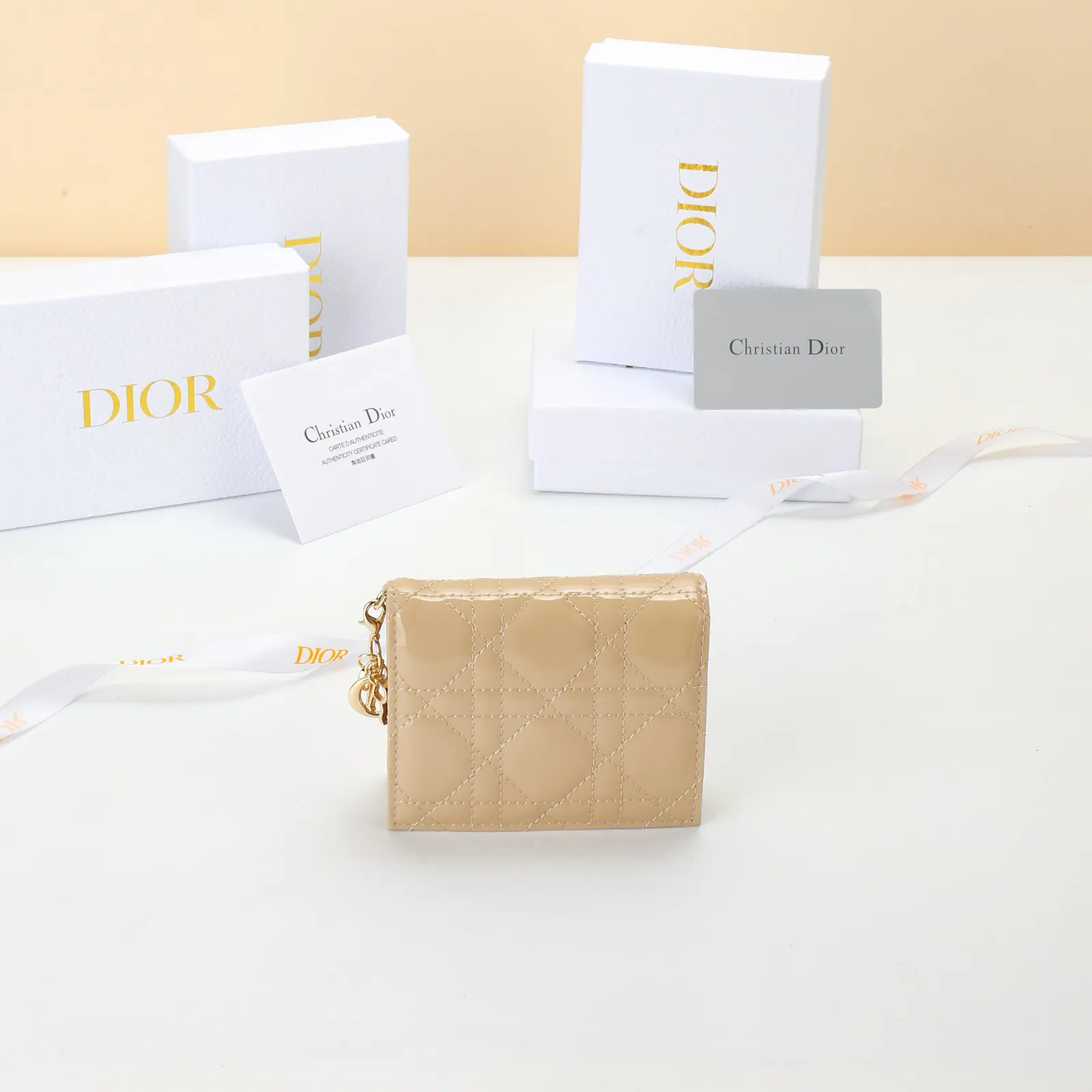 Dior 牛皮錢包 精緻配飾款